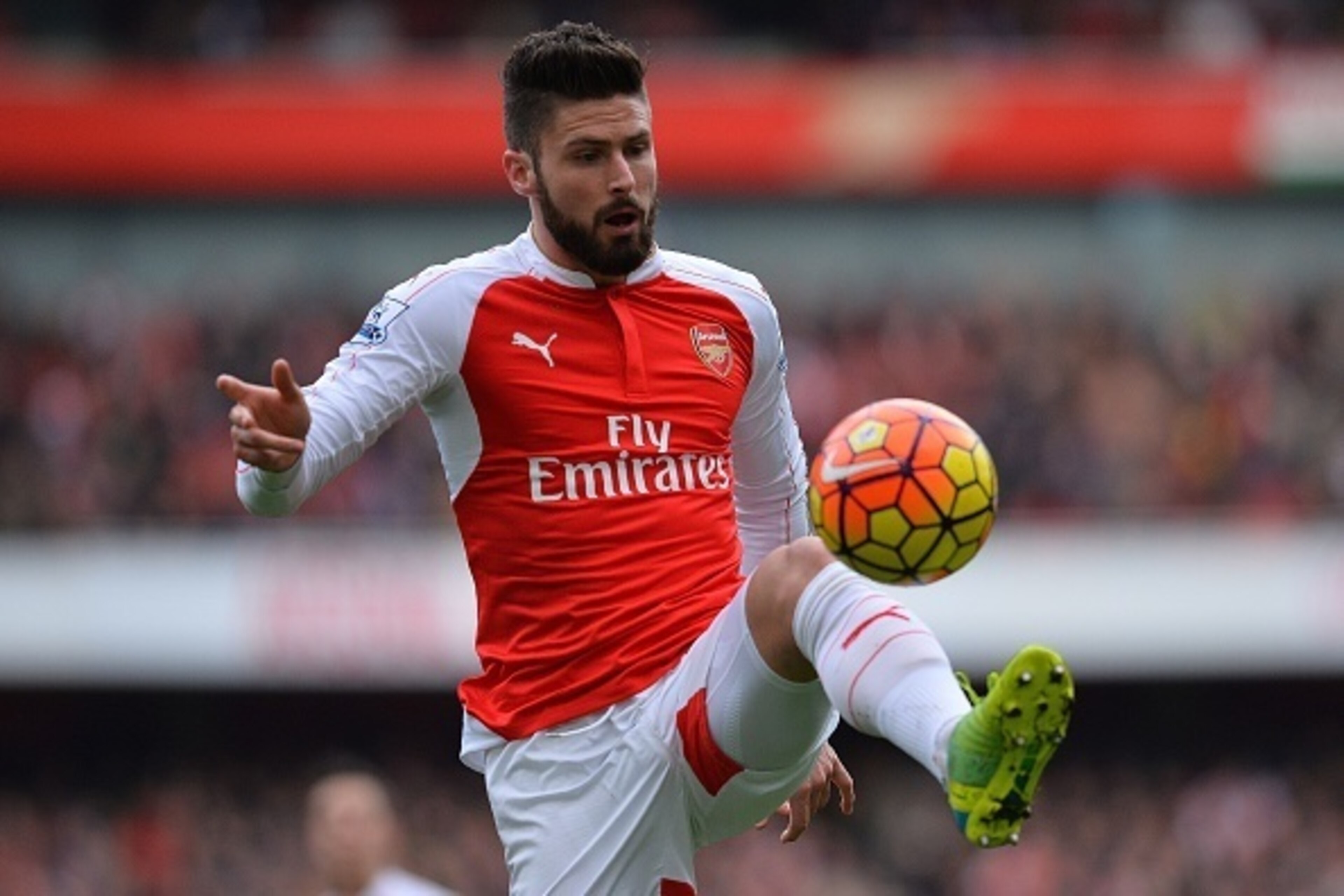 Arsenal's French striker Olivier Giroud controls the ballduring the English Premier League football match between Arsenal and Leicester at the Emirates Stadium in London on February 14, 2016.  / AFP / GLYN KIRK / RESTRICTED TO EDITORIAL USE. No use with u