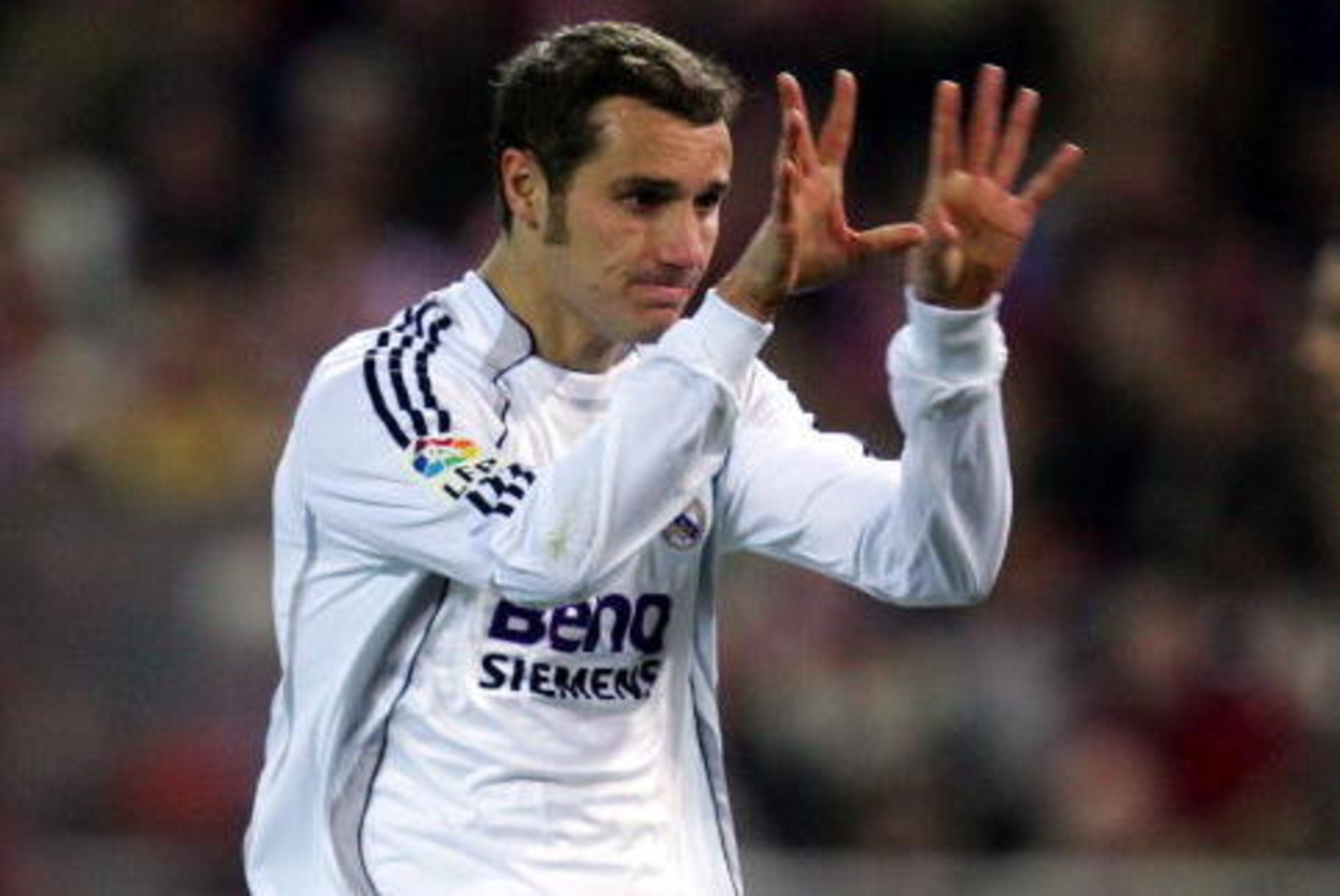 MADRID, SPAIN - FEBRUARY 24:  Ivan Helguera of Real Madrid signals to the linesman during the Primera Liga match between Atletico Madrid and Real Madrid at the Vicente Calderon stadium February 24, 2007 in Madrid, Spain.  (Photo by Denis Doyle/Getty Image
