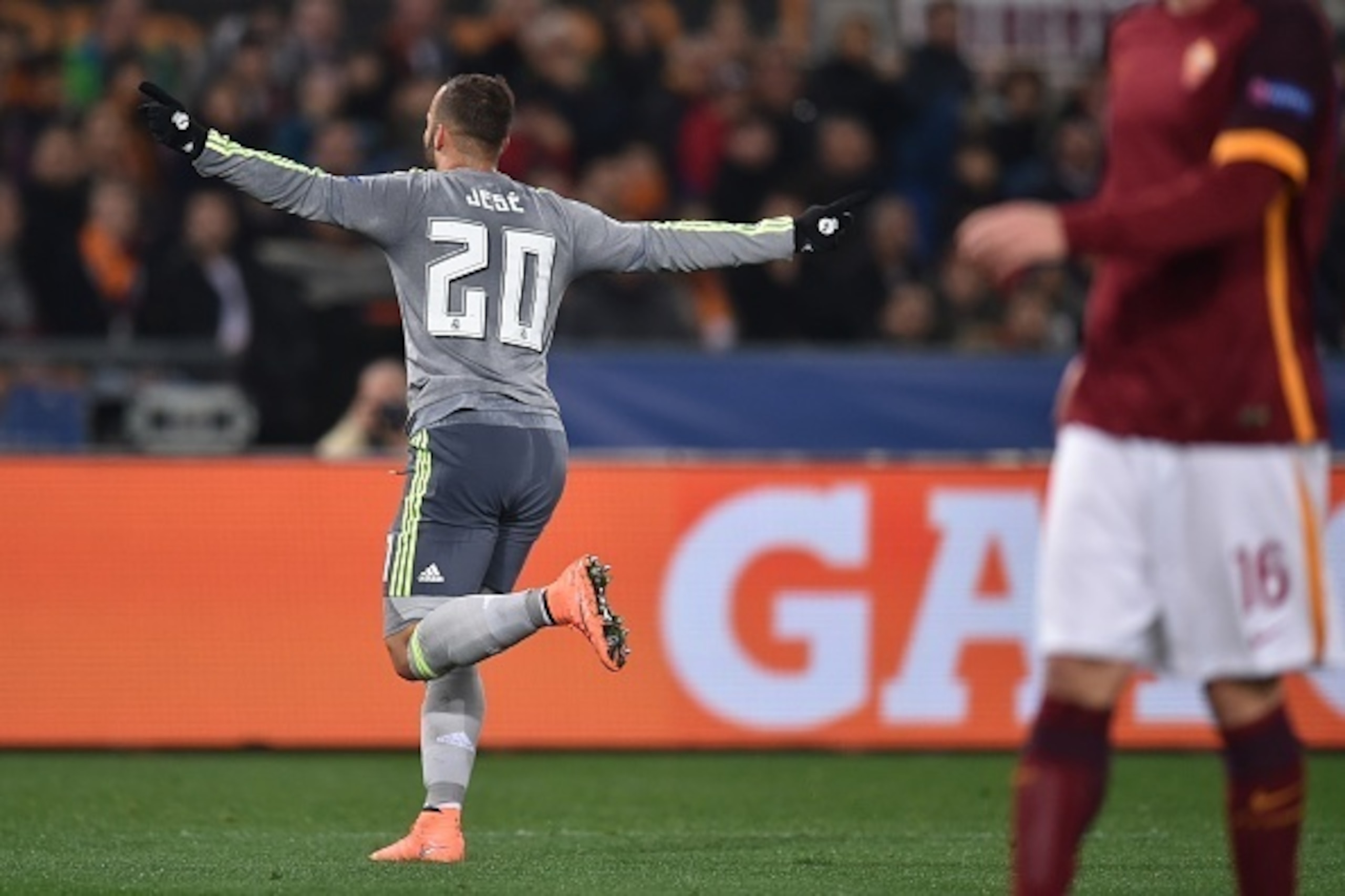 Real Madrid's forward Jese Rodriguez celebrates after scoring during the UEFA Champions League football match AS Roma vs Real Madrid on Frebruary 17, 2016 at the Olympic stadium in Rome. AFP PHOTO / ALBERTO PIZZOLI / AFP / ALBERTO PIZZOLI (Photo Real Madrid's forward Jese Rodriguez celebrates after scoring during the UEFA Champions League football match AS Roma vs Real Madrid on Frebruary 17, 2016 at the Olympic stadium in Rome. AFP PHOTO / ALBERTO PIZZOLI / AFP / ALBERTO PIZZOLI (Photo