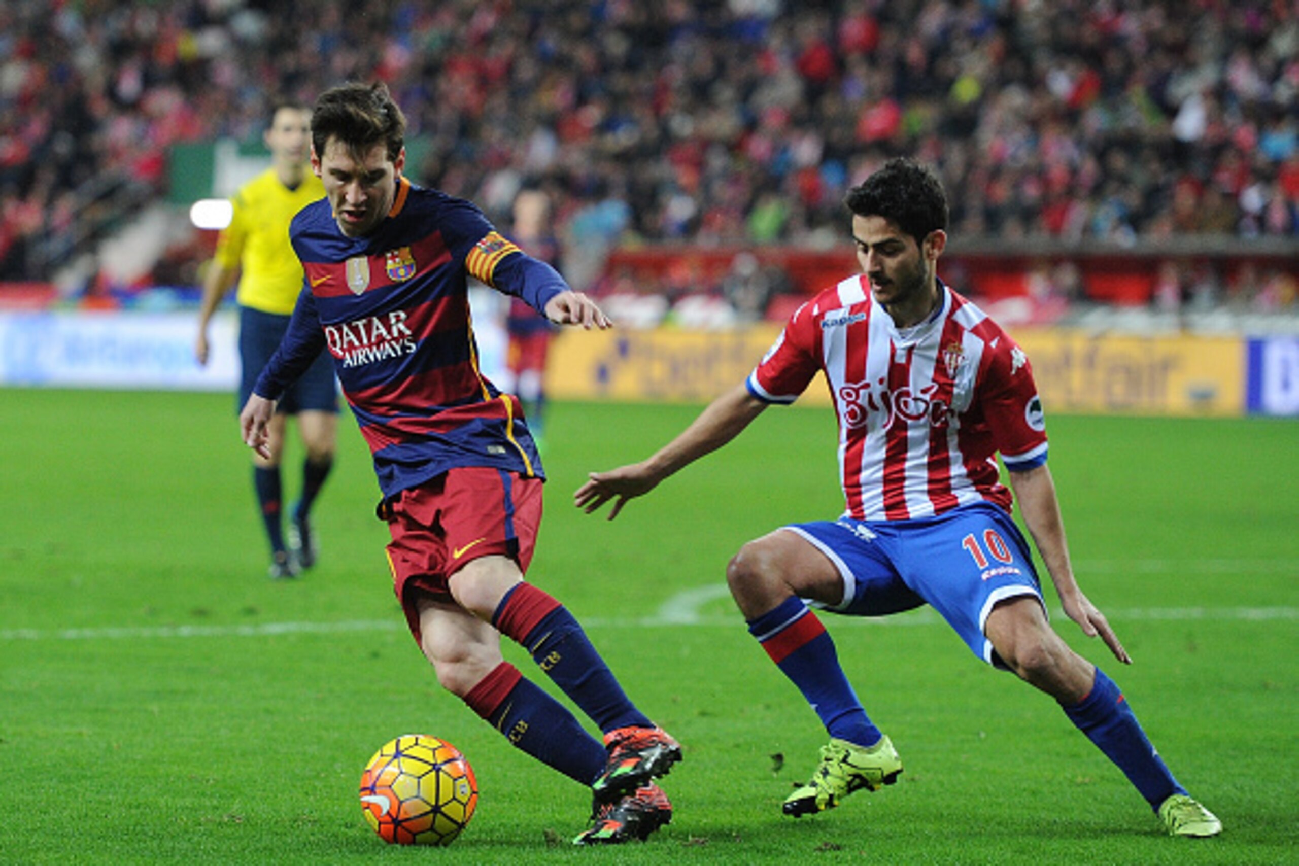 GIJON, SPAIN - FEBRUARY 17:  Lionel Messi of FC Barcelona is challenged by Nacho Cases of Sporting Gijon during the La Liga match between Sporting Gijon and FC Barcelona at Estadio El Molinon on February 17, 2016 in Gijon, Spain.  (Photo by Denis Doyle/Ge