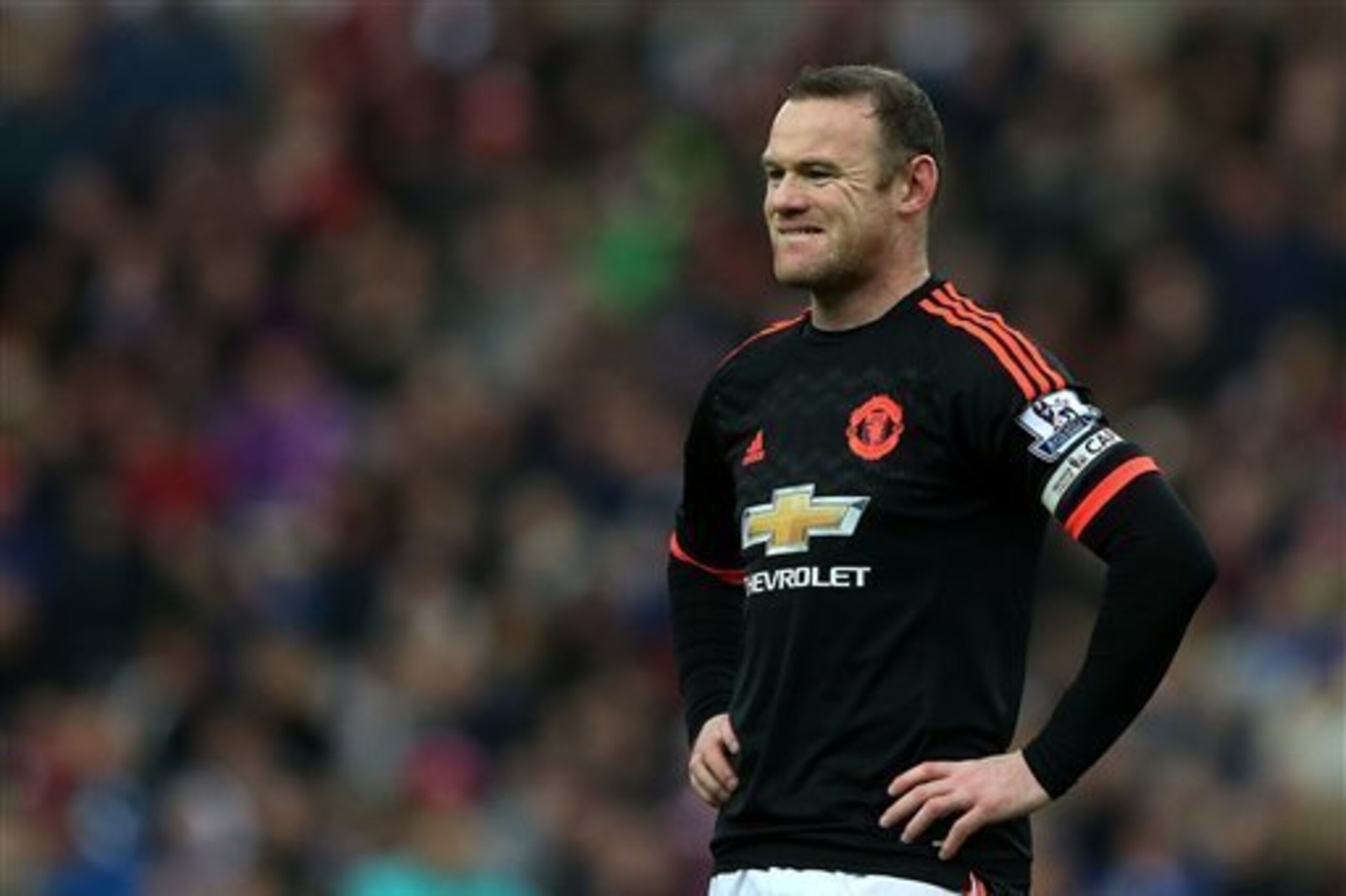 Rooney grimaces against Sunderland.