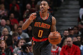 CHICAGO, IL - FEBRUARY 10: Jeff Teague #0 of the Atlanta Hawks drives to the basket against the Chicago Bulls during the game on February 10, 2016 at United Center in Chicago, Illinois. NOTE TO USER: User expressly acknowledges and agrees that, by downloa