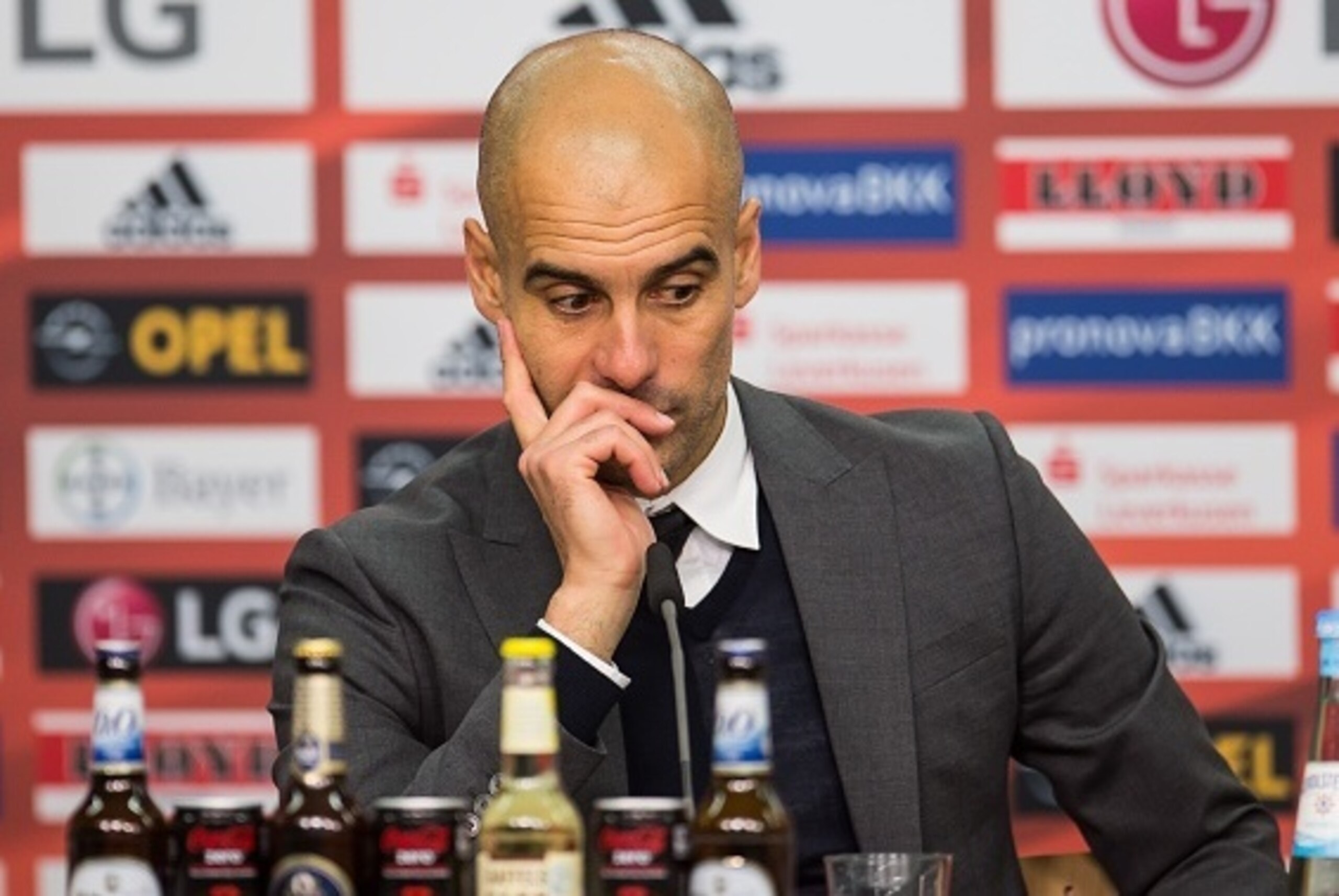coach Pep Guardiola of Bayern Munich during the Bundesliga match between Bayer 04 Leverkusen and FC Bayern Munich on February 6, 2016 at the BayArena in Leverkusen, Germany.(Photo by VI Images via Getty Images)