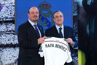 MADRID, SPAIN - JUNE 03:  New Real Madrid head coach Rafael Benitez (L) poses for a picture with president Florentino Perez  (R) during his presentation at Santiago Bernabeu stadium on June 3, 2015 in Madrid, Spain.  (Photo by Gonzalo Arroyo Moreno/Getty 