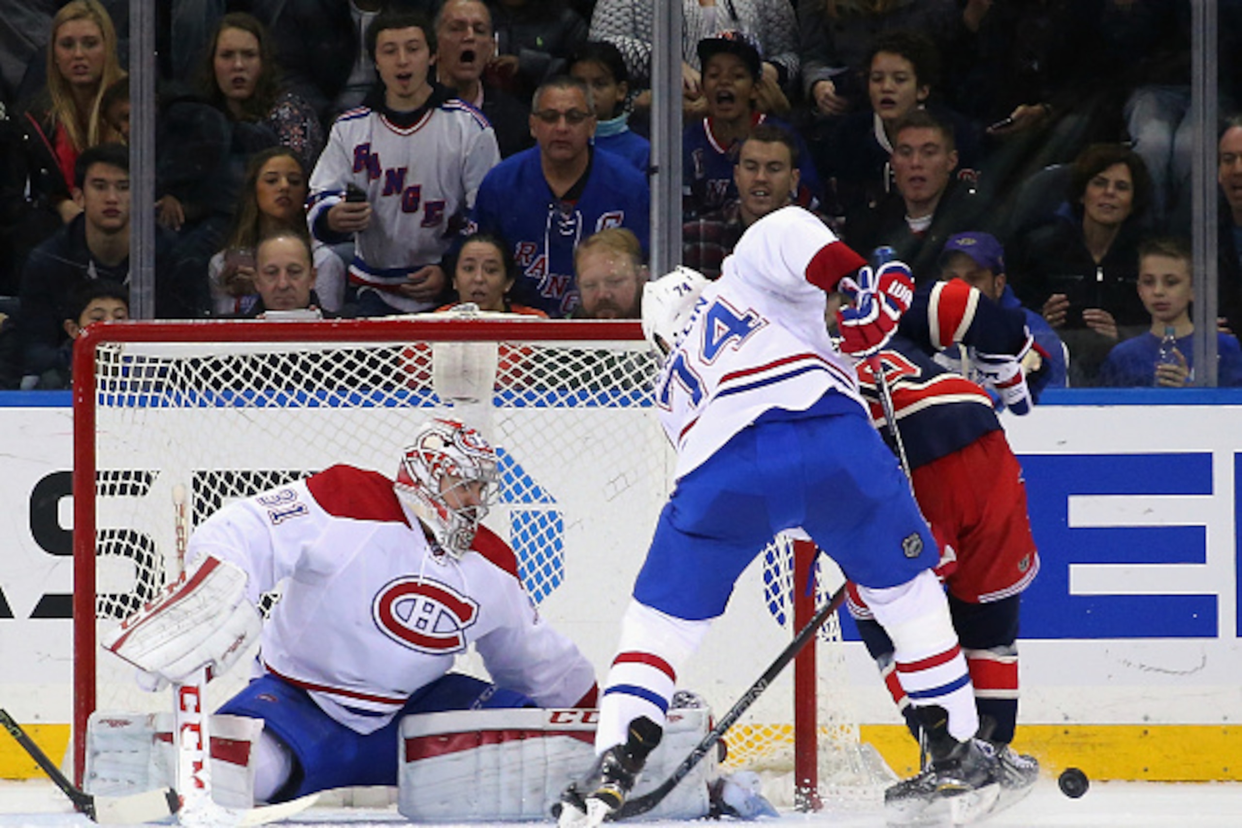 NEW YORK, NY - NOVEMBER 25: Carey Price #31 of the Montreal Canadiens make sthe first period save against the New York Rangers at Madison Square Garden on November 25, 2015 in New York City.  (Photo by Bruce Bennett/Getty Images)