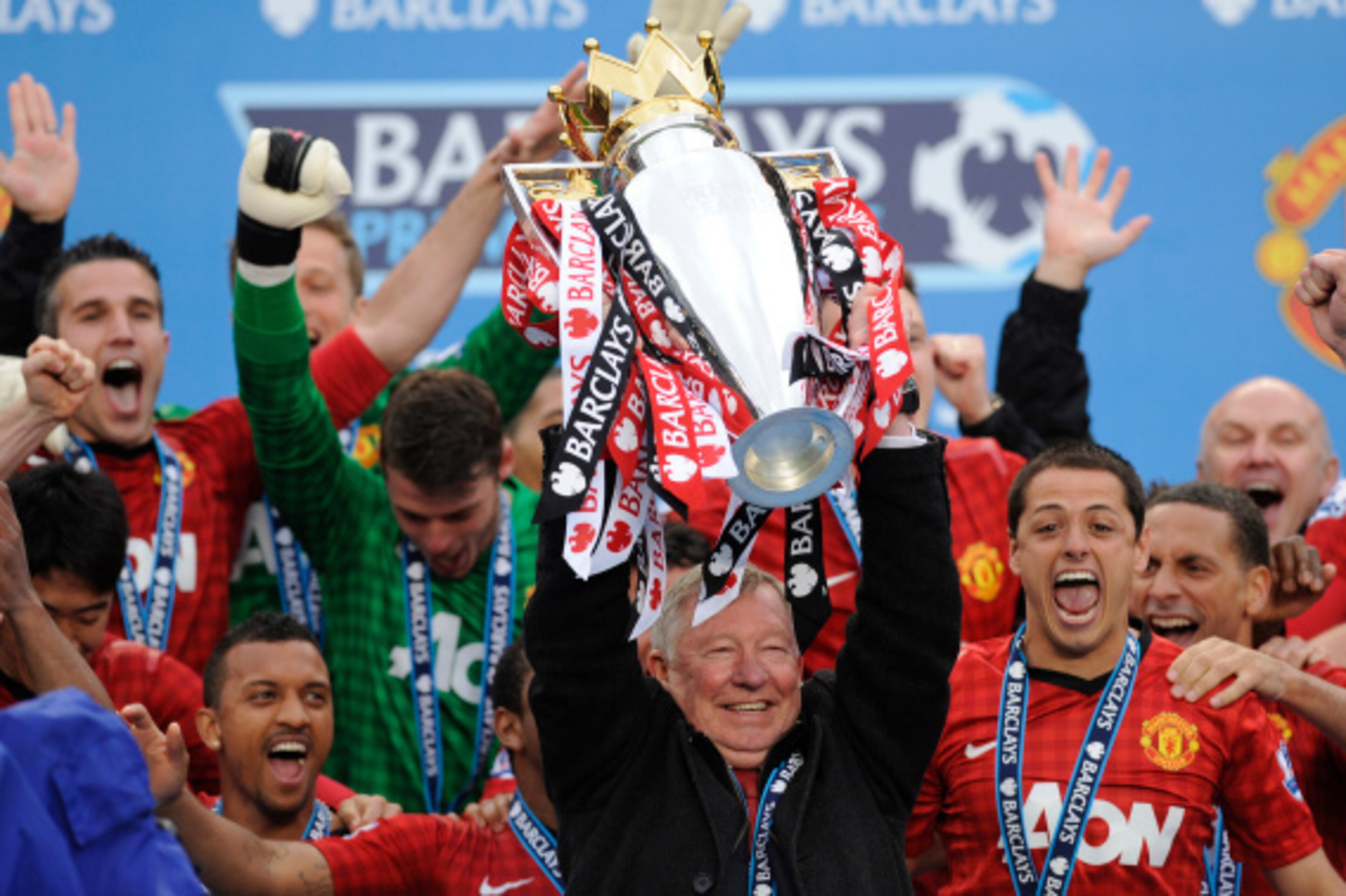 MANCHESTER, UNITED KINGDOM - MAY 12:  Sir Alex Ferguson lifts the Premier League trophy after the Manchester United versus Swansea City FA Premier League match, the final home game for Sir Alex Ferguson as United manager, at Old Trafford on May 12th 2013 
