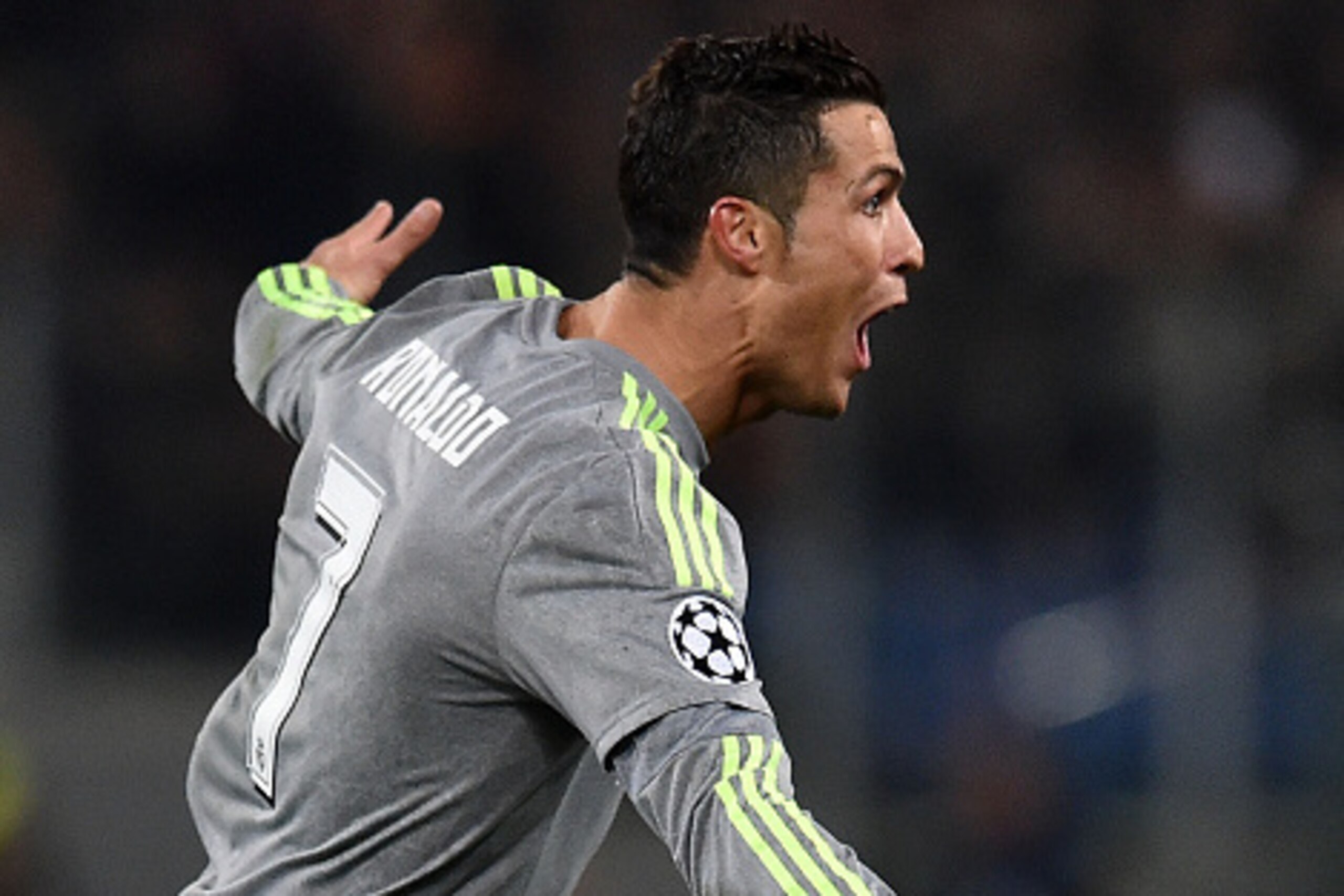ROME, ITALY - FEBRUARY 17:  Cristiano Ronaldo of Real Madrid CF celebrates after scoring the opening goal during the UEFA Champions League Round of 16 First Leg match between AS Roma and Real Madrid CF at Stadio Olimpico on February 17, 2016 in Rome, Ital