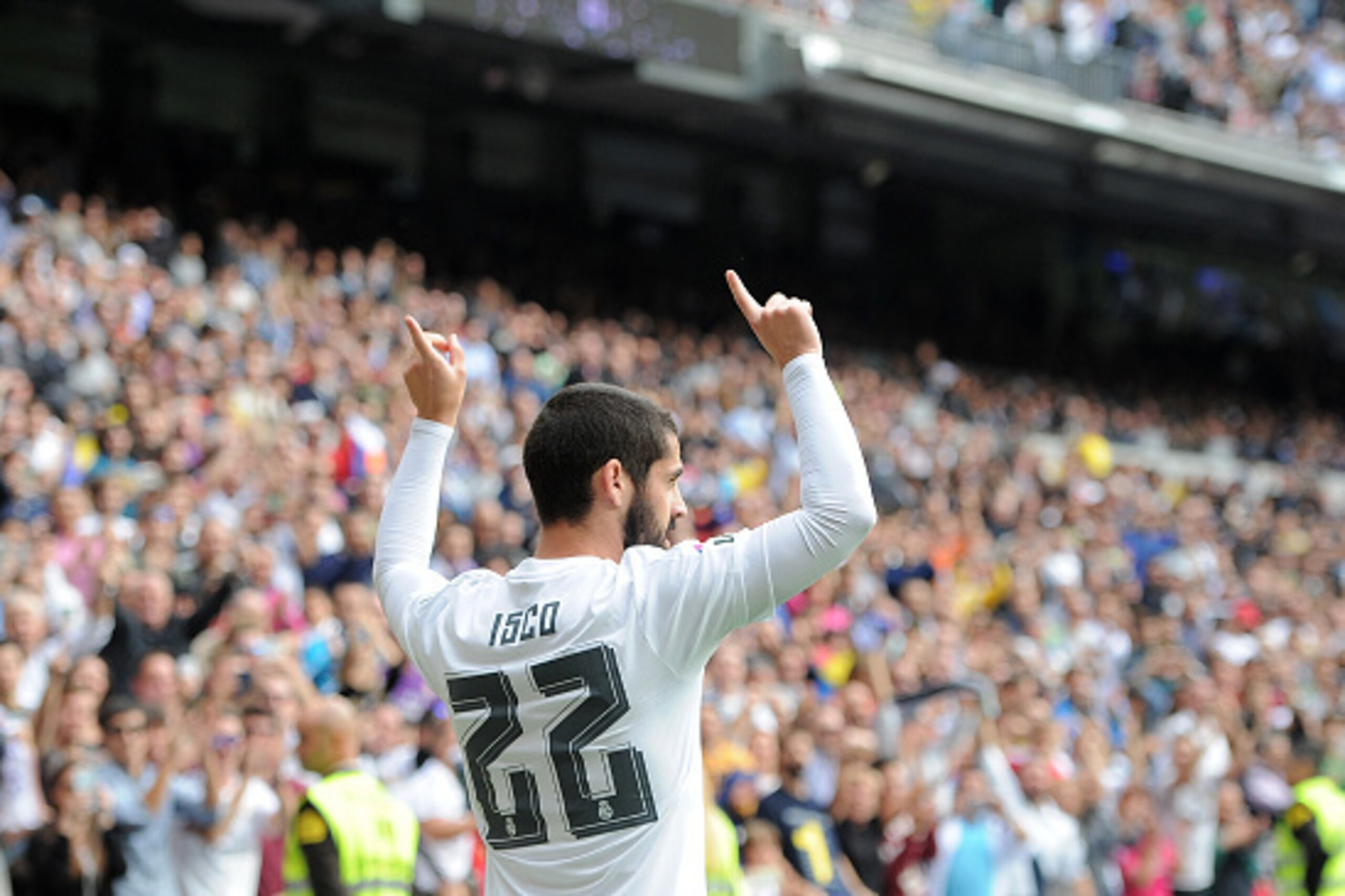 MADRID, SPAIN - OCTOBER 31:  Isco of Real Madrid celebrates after scoring his team's opening goal during the La Liga match between Real Madrid CF and UD Las Palmas at Estadio Santiago Bernabeu on October 31, 2015 in Madrid, Spain.  (Photo by Denis Doyle/G