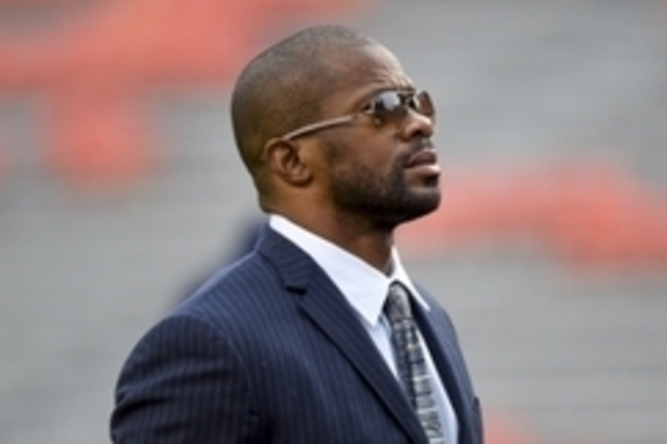 Oct 31, 2015; Auburn, AL, USA; Auburn Tigers co-offensive coordinator Dameyune Craig walks on the field prior to the game against the Mississippi Rebels at Jordan Hare Stadium. Mandatory Credit: Shanna Lockwood-USA TODAY Sports Oct 31, 2015; Auburn, AL, USA; Auburn Tigers co-offensive coordinator Dameyune Craig walks on the field prior to the game against the Mississippi Rebels at Jordan Hare Stadium. Mandatory Credit: Shanna Lockwood-USA TODAY Sports