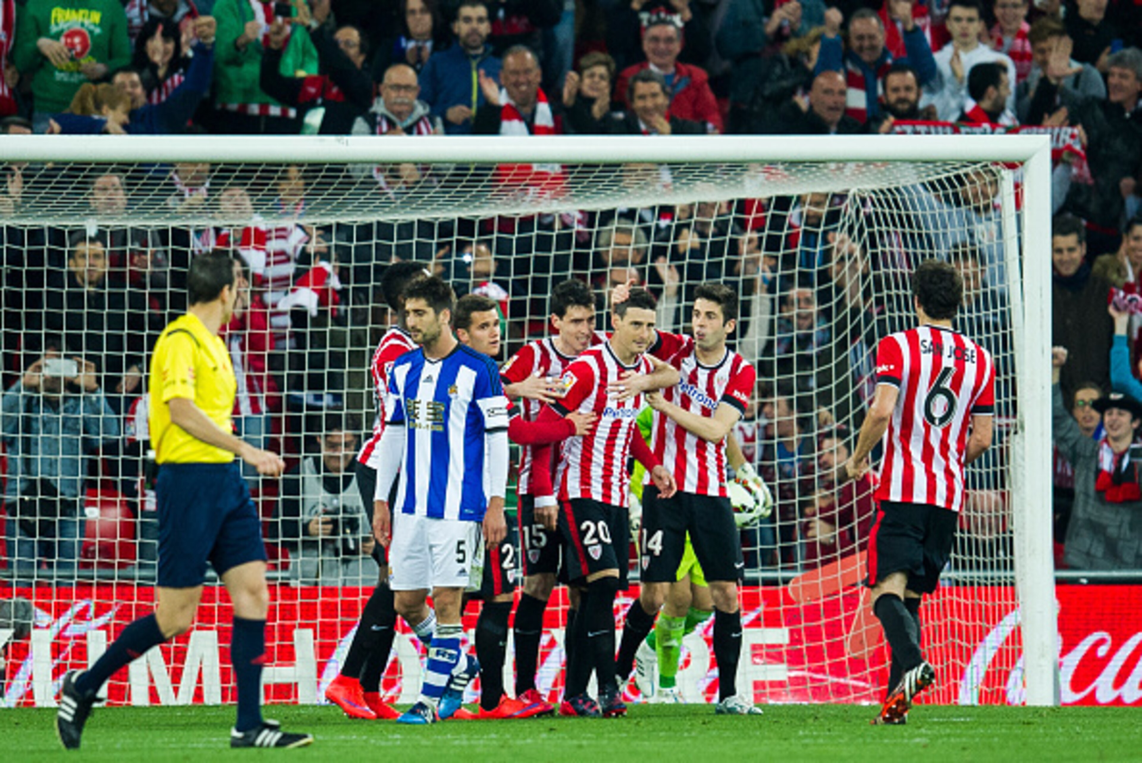 BILBAO, SPAIN - APRIL 28: Aritz Aduriz of Athletic Club celebrates after scoring during the La Liga match between Athletic Club and Real Sociedad at San Mames Stadium on April 28, 2015 in Bilbao, Spain. (Photo by Juan Manuel Serrano Arce/Getty Images) BILBAO, SPAIN - APRIL 28: Aritz Aduriz of Athletic Club celebrates after scoring during the La Liga match between Athletic Club and Real Sociedad at San Mames Stadium on April 28, 2015 in Bilbao, Spain. (Photo by Juan Manuel Serrano Arce/Getty Images)