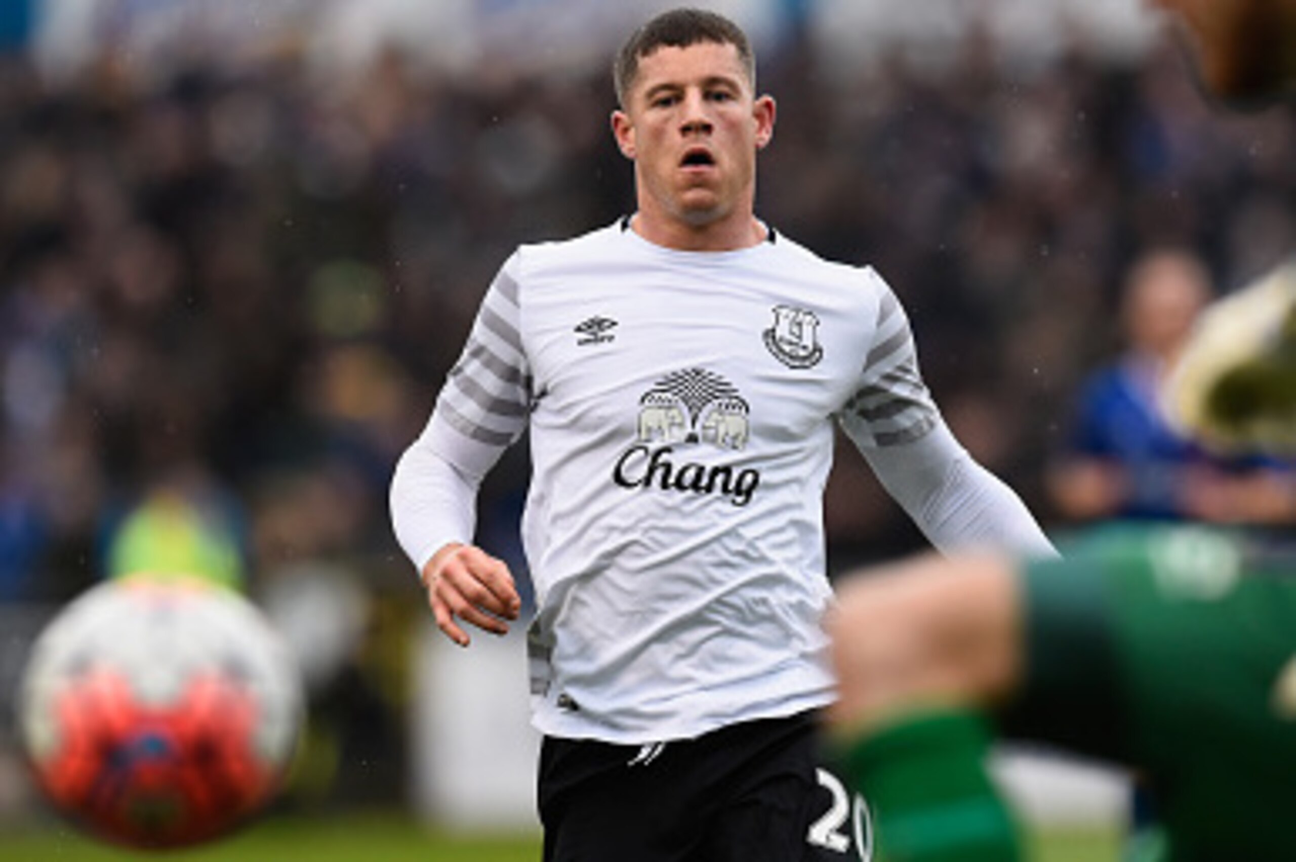 CARLISLE, ENGLAND - JANUARY 31:  Ross Barkley of Everton in action during the Emirates FA Cup Fourth Round match between Carlisle United and Everton at Brunton Park on January 31, 2016 in Carlisle, England.  (Photo by Stu Forster/Getty Images)