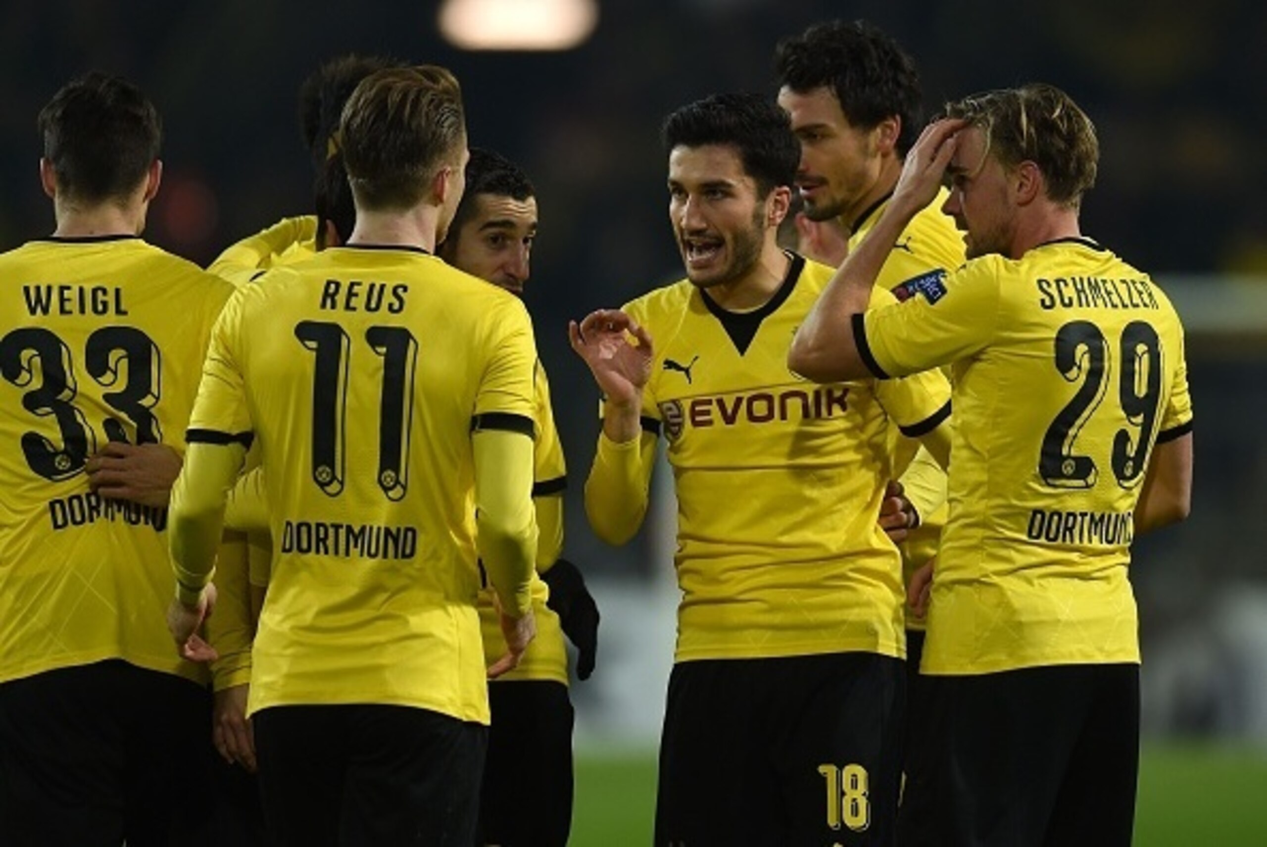 Dortmund's midfielder Nuri Sahin (C) reacts during the UEFA Europa League Round of 32 football match between Borussia Dortmund and FC Porto in Dortmund, western Germany on February 18, 2016. 

 / AFP / PATRIK STOLLARZ        (Photo credit should read PATR