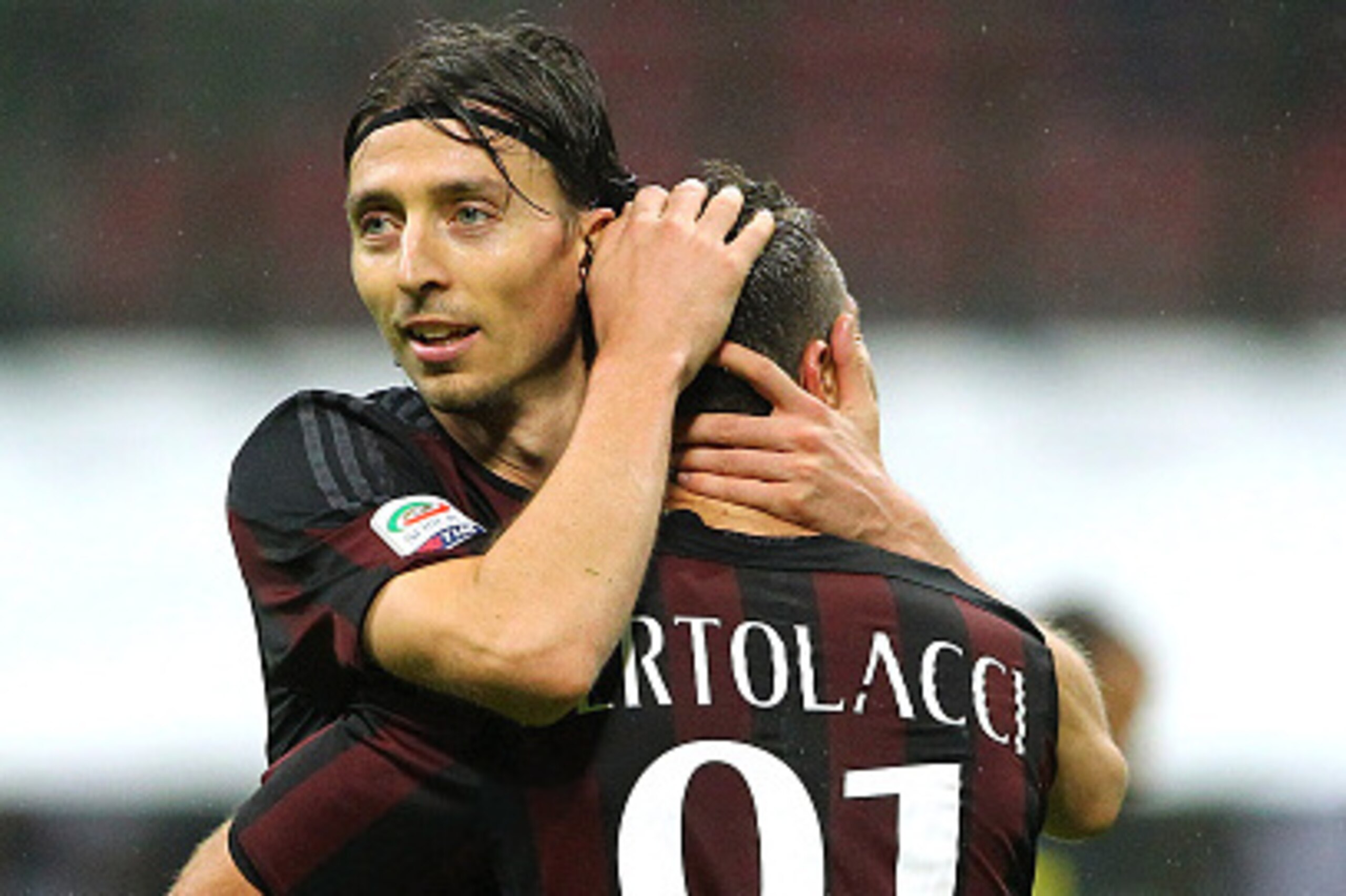 MILAN, ITALY - OCTOBER 28: Riccardo Montolivo embraces his team-mate Andrea Bertolacci of AC Milan at the end of the Serie A match between AC Milan and AC Chievo Verona at Stadio Giuseppe Meazza on October 28, 2015 in Milan, Italy. (Photo by Marco Luzza MILAN, ITALY - OCTOBER 28: Riccardo Montolivo embraces his team-mate Andrea Bertolacci of AC Milan at the end of the Serie A match between AC Milan and AC Chievo Verona at Stadio Giuseppe Meazza on October 28, 2015 in Milan, Italy. (Photo by Marco Luzza