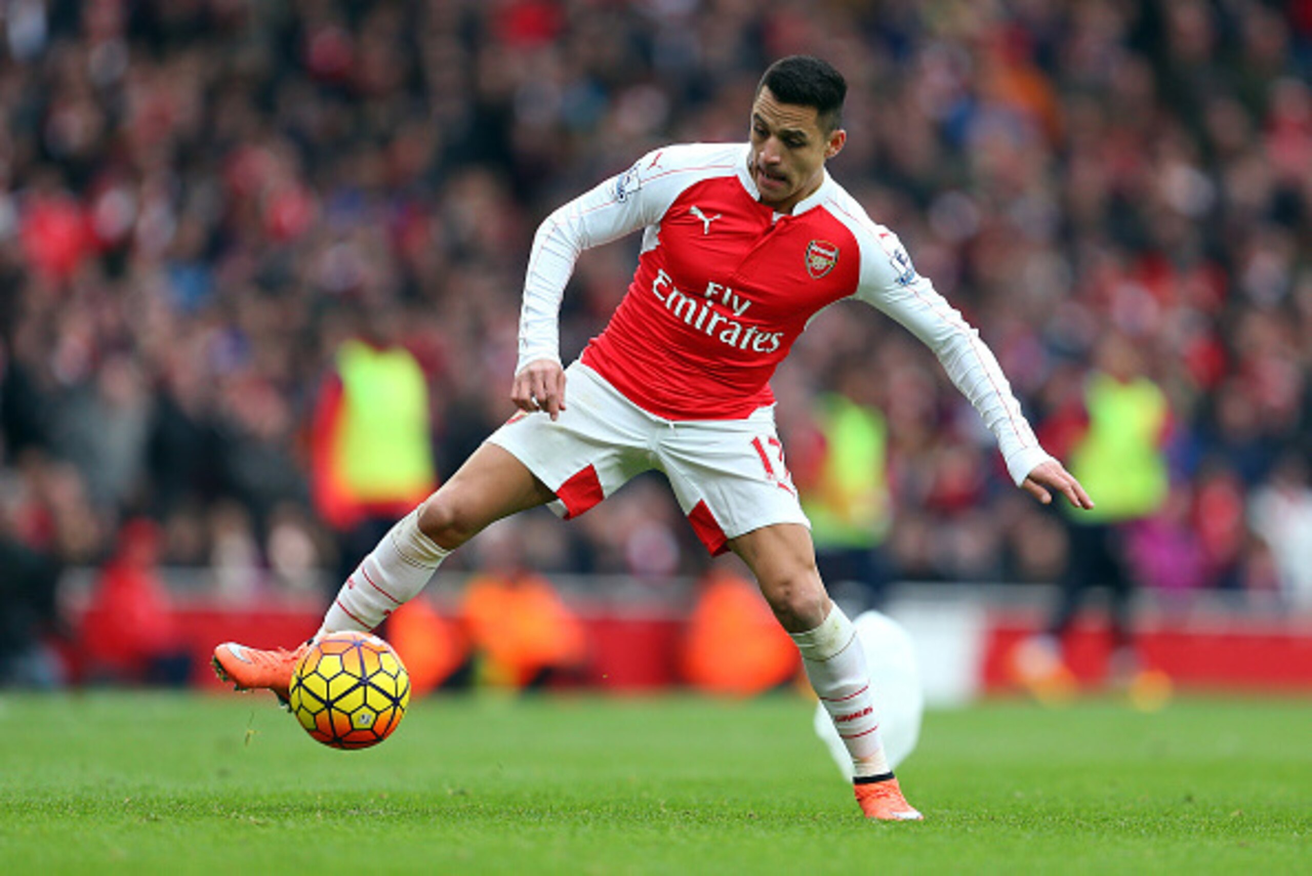 LONDON, ENGLAND - FEBRUARY 14 :  Alexis Sanchez of Arsenal during the Barclays Premier League match between Arsenal and Leicester City at the Emirates Stadium on February 14, 2016 in London, England.  (Photo by Catherine Ivill - AMA/Getty Images)