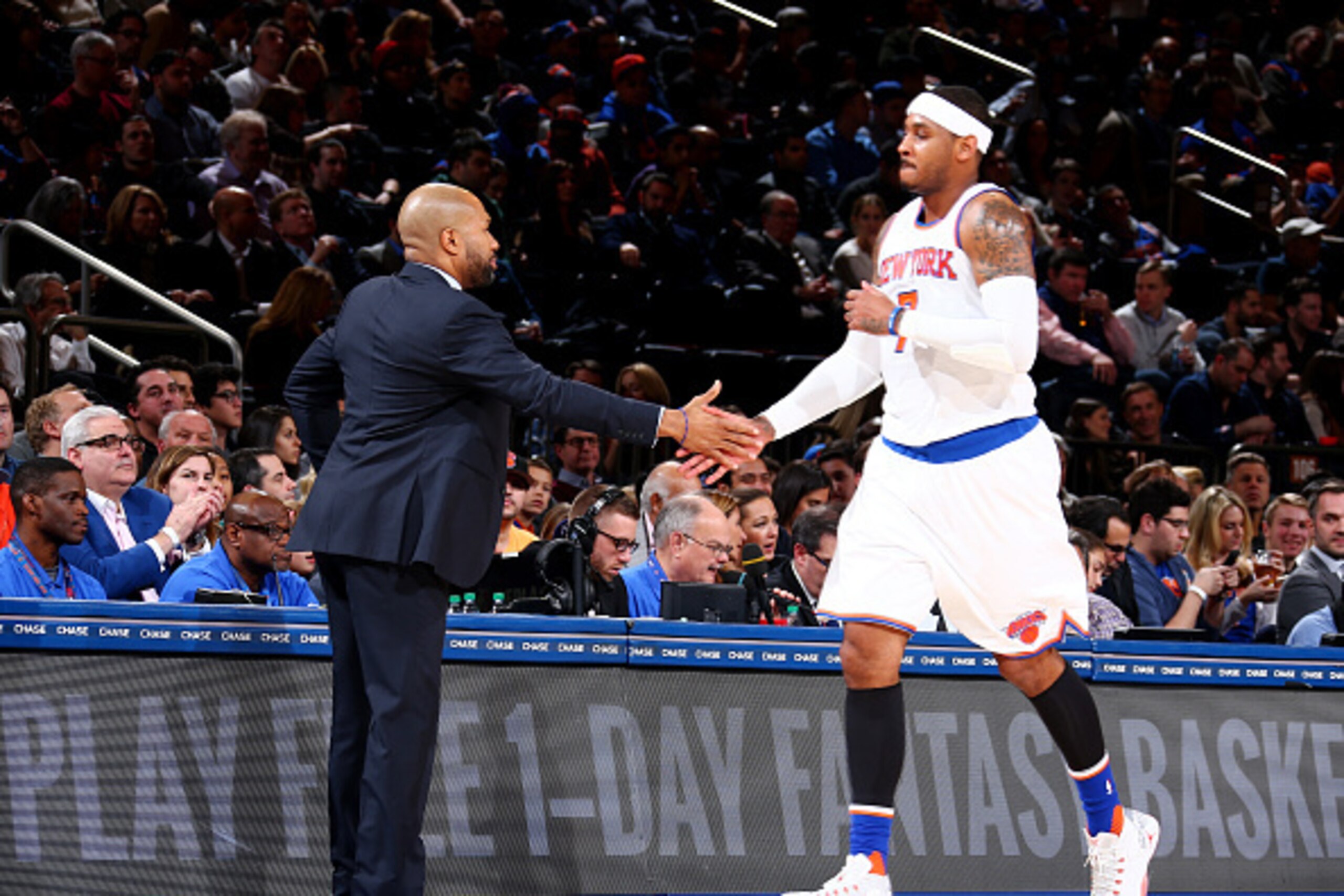 NEW YORK, NY - JANUARY 29:  Head coach Derek Fisher of the New York Knicks shakes hands with Carmelo Anthony #7 of the New York Knicks during the game against the Phoenix Suns on January 29, 2016 at Madison Square Garden in New York City, New York.  NOTE