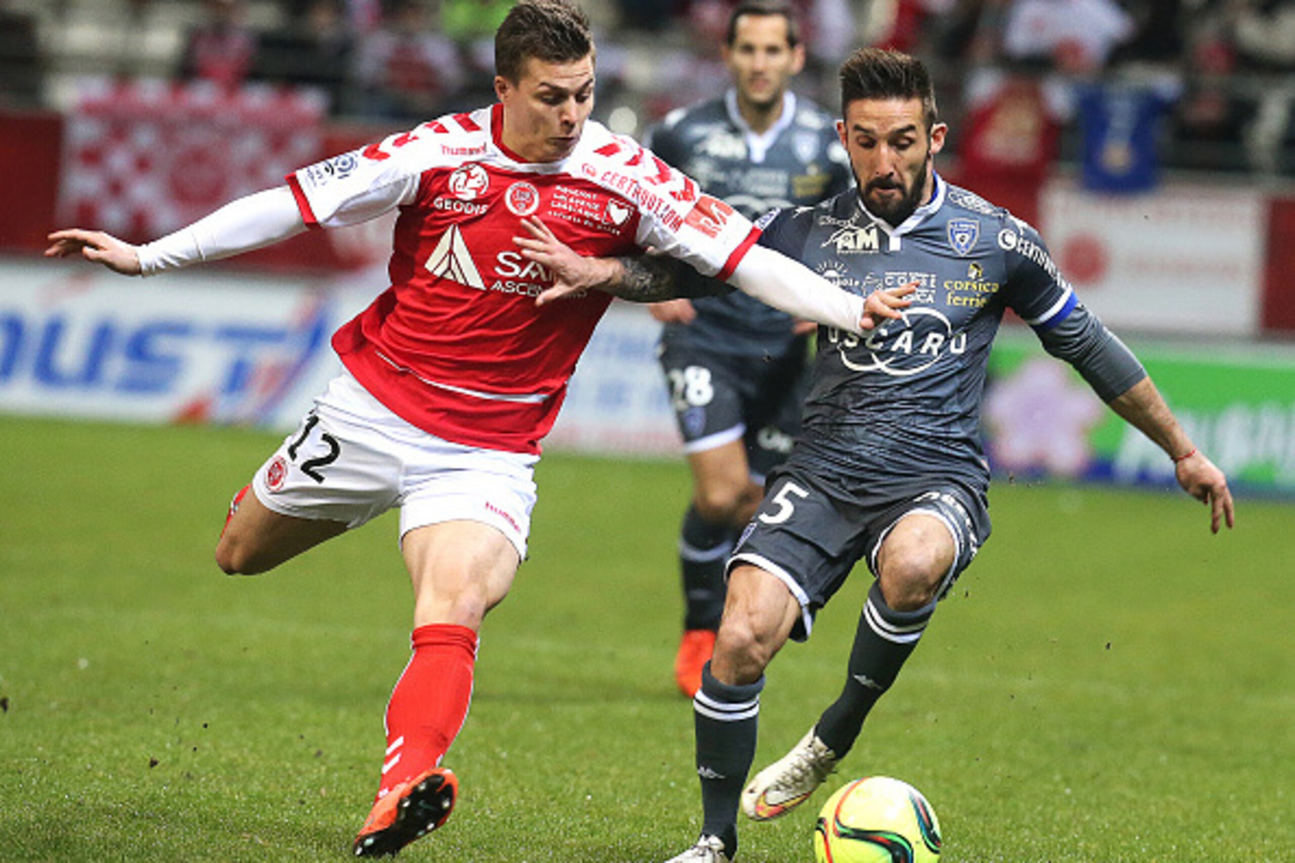 Reims' French forward Nicolas De Preville (L) vies for the ball  with Bastia's French defender Julian Palmieri (R) during the French L1 football match between Reims (SR) and Bastia (SCB) on February 13, 2016 at the Auguste Delaune Stadium in Reims, easter