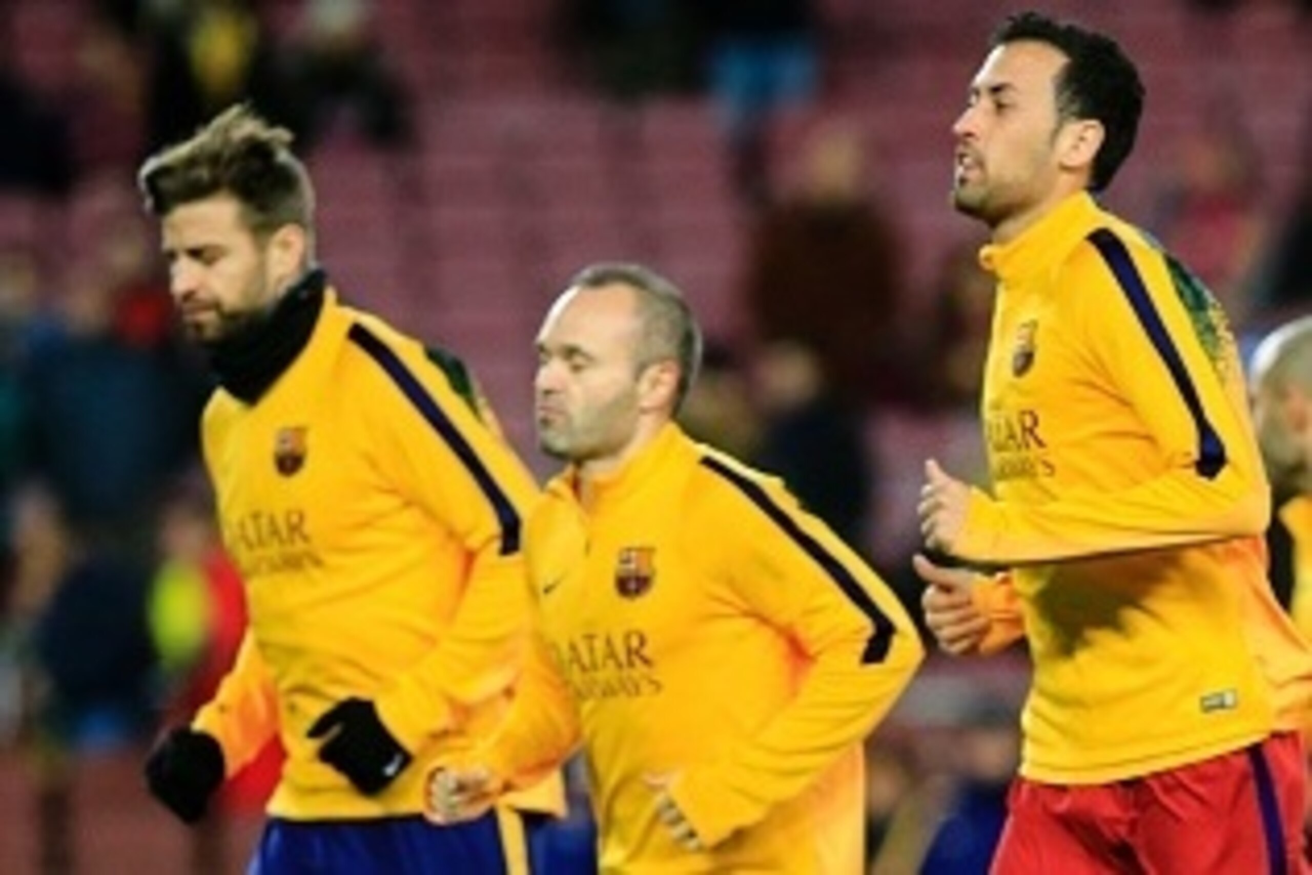 Barcelona's Turkish midfielder Arda Turan (R), Barcelona's midfielder Sergio Busquets (2ndR), Barcelona's midfielder Andres Iniesta (2ndL) and Barcelona's defender Gerard Pique warm up before the Spanish Copa del Rey (King's Cup) round of 16 first leg foo