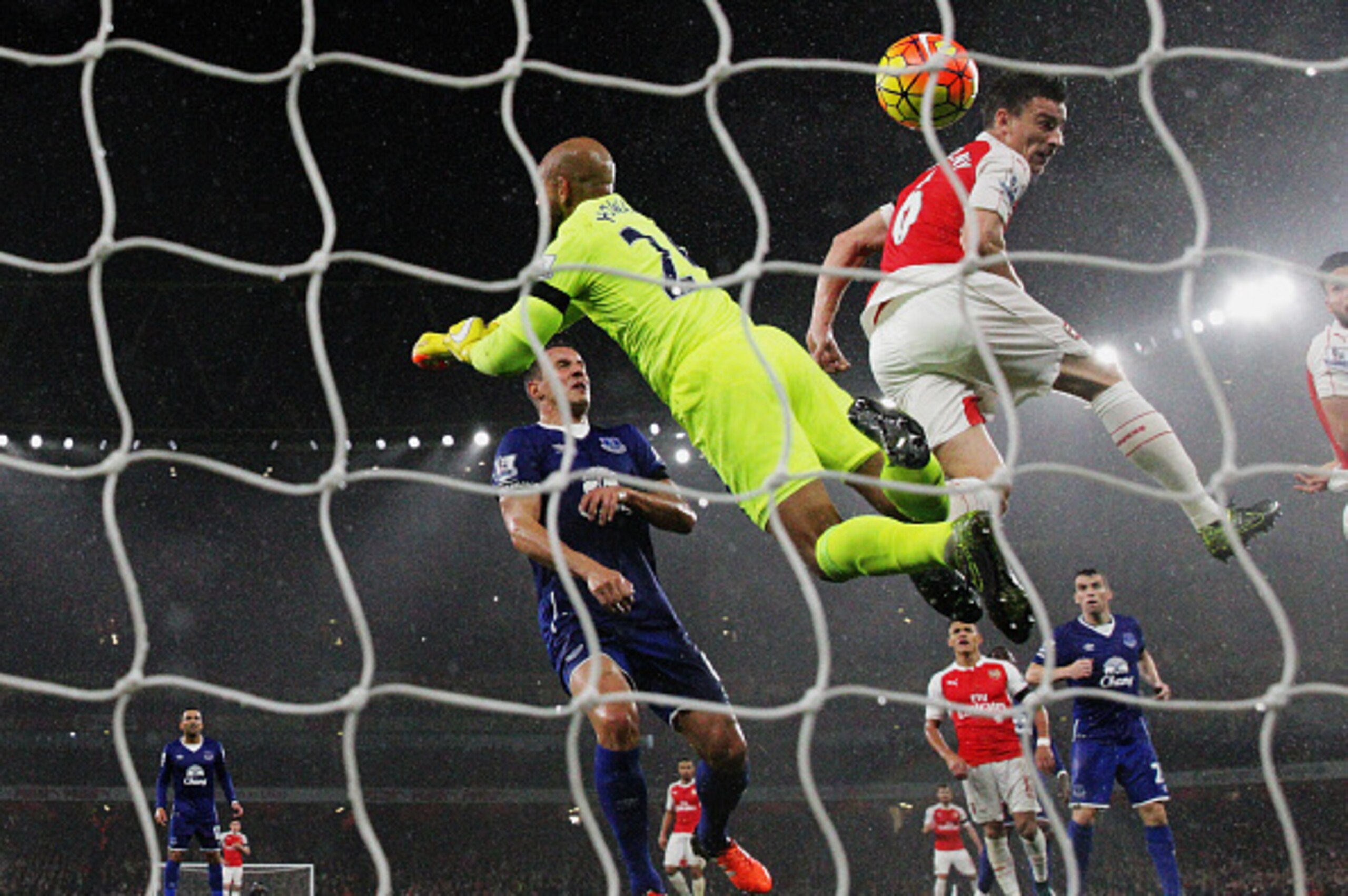 LONDON, ENGLAND - OCTOBER 24:  Laurent Koscielny (R) of Arsenal scores his team's second goal past Tim Howard (L) of Everton during the Barclays Premier League match between Arsenal and Everton at Emirates Stadium on October 24, 2015 in London, England.  