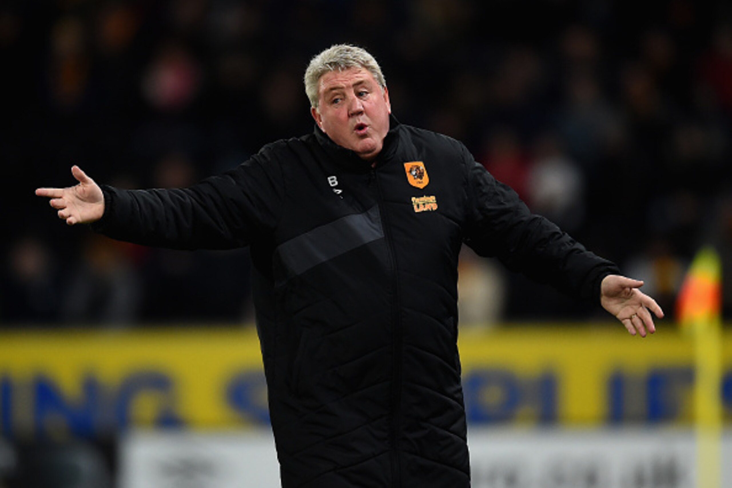 HULL, ENGLAND - FEBRUARY 16:  Steve Bruce of Hull City looks on  during the Sky Bet Championship match between Hull City and Brighton and Hove Albion at KC Stadium on February 16, 2016 in Hull, United Kingdom.  (Photo by Laurence Griffiths/Getty Images)
