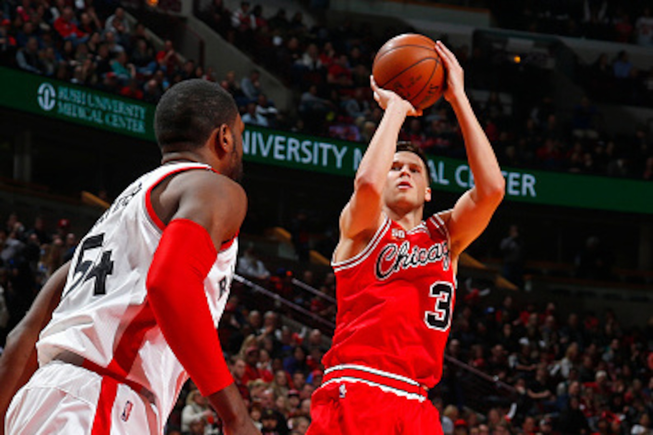 CHICAGO, IL - FEBRUARY 19:  Doug McDermott #3 of the Chicago Bulls shoots the ball against the Toronto Raptors against the Toronto Raptors on February 19, 2016 at the United Center in Chicago, Illinois. NOTE TO USER: User expressly acknowledges and agrees