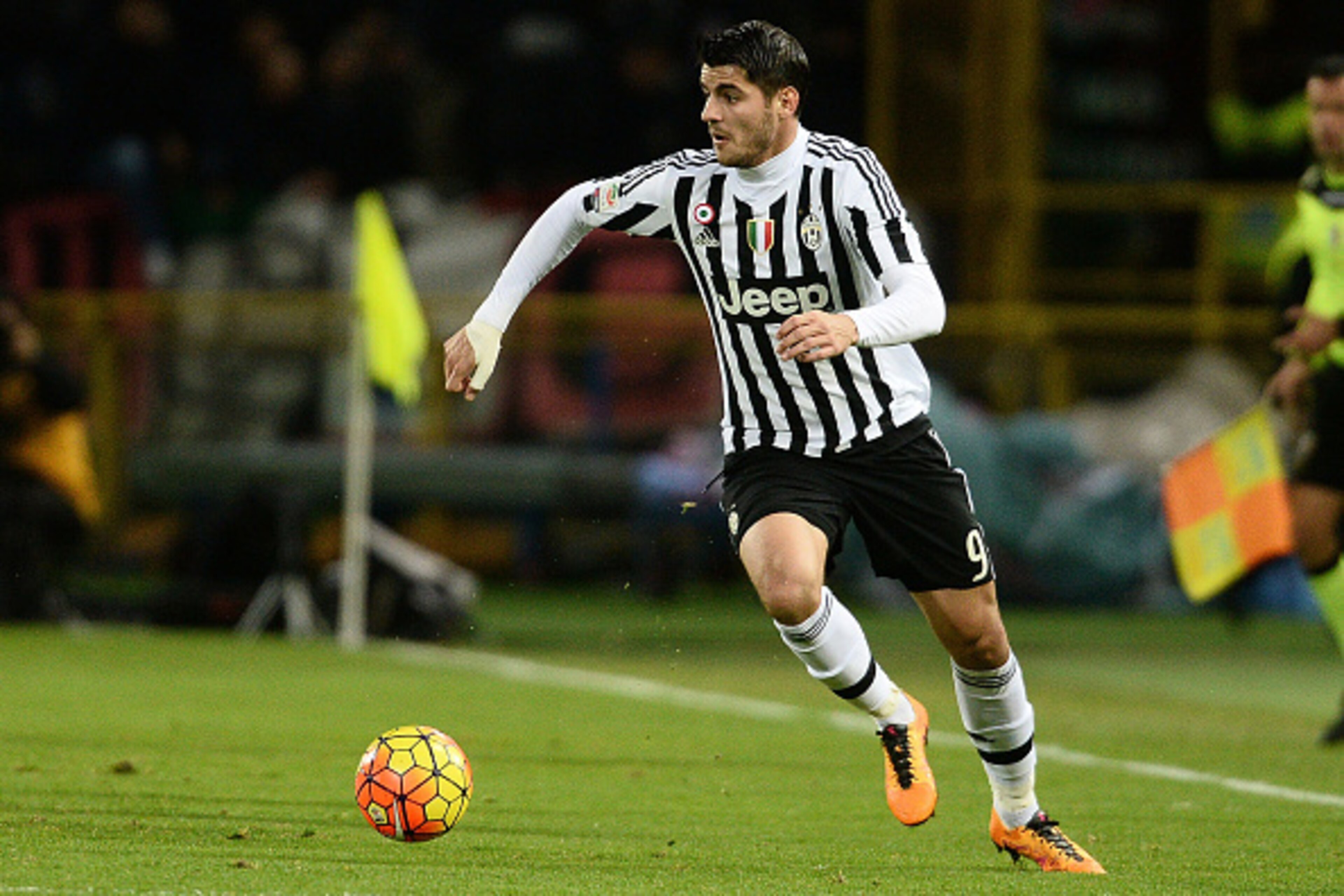 BOLOGNA, ITALY - FEBRUARY 19: Alvaro Morata # 9 of Juventus FC in action during the Serie A match between Bologna FC and Juventus FC at Stadio Renato Dall'Ara on February 19, 2016 in Bologna, Italy. (Photo by Mario Carlini / Iguana Press/Getty Images) BOLOGNA, ITALY - FEBRUARY 19: Alvaro Morata # 9 of Juventus FC in action during the Serie A match between Bologna FC and Juventus FC at Stadio Renato Dall'Ara on February 19, 2016 in Bologna, Italy. (Photo by Mario Carlini / Iguana Press/Getty Images)