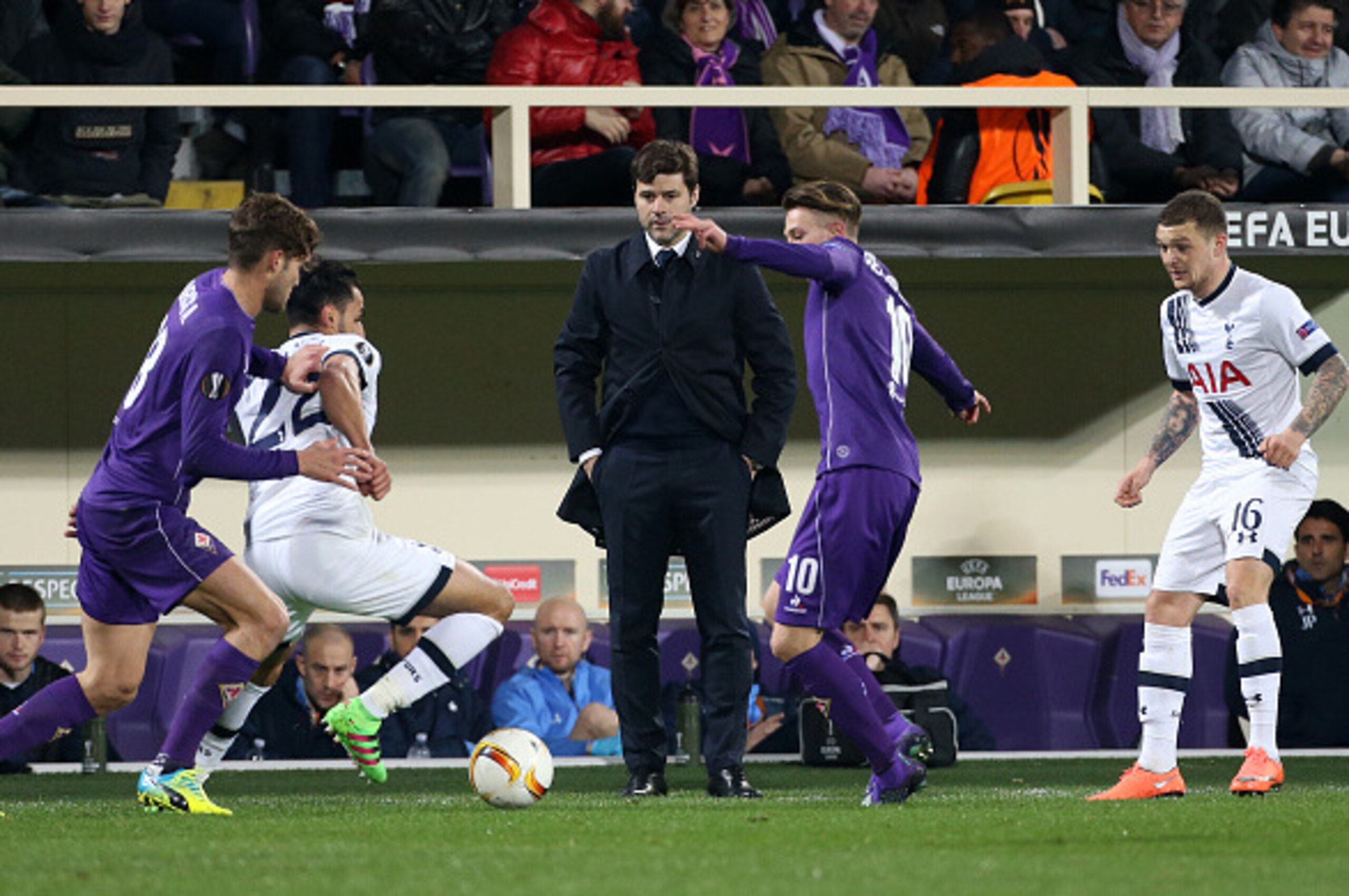 dFLORENCE - FEBRUARY 18: Coach of Tottenham Mauricio Pochettino reacts during the UEFA Europa League round of 32 first leg match between Fiorentina and Tottenham Hotspur at Stadio Artemio Franchi on February 18, 2016 in Florence, Italy. (Photo by Jean Cat dFLORENCE - FEBRUARY 18: Coach of Tottenham Mauricio Pochettino reacts during the UEFA Europa League round of 32 first leg match between Fiorentina and Tottenham Hotspur at Stadio Artemio Franchi on February 18, 2016 in Florence, Italy. (Photo by Jean Cat