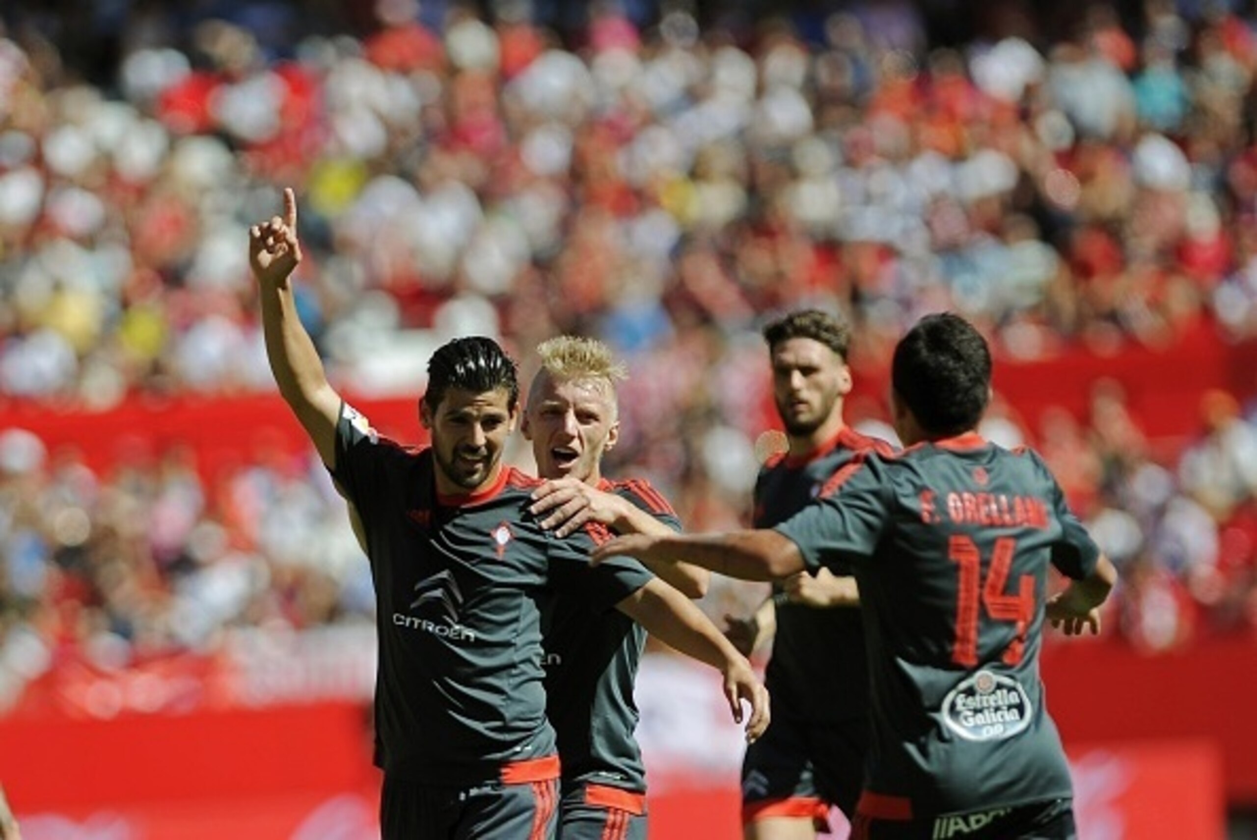Celta Vigo's forward Nolito (L) celebrates a goal with teammates during the Spanish league football match Sevilla FC vs Celta de Vigo at the Ramon Sanchez Pizjuan stadium in Sevilla on September 20, 2015. AFP PHOTO/ CRISTINA QUICLER (Photo credit Celta Vigo's forward Nolito (L) celebrates a goal with teammates during the Spanish league football match Sevilla FC vs Celta de Vigo at the Ramon Sanchez Pizjuan stadium in Sevilla on September 20, 2015. AFP PHOTO/ CRISTINA QUICLER (Photo credit