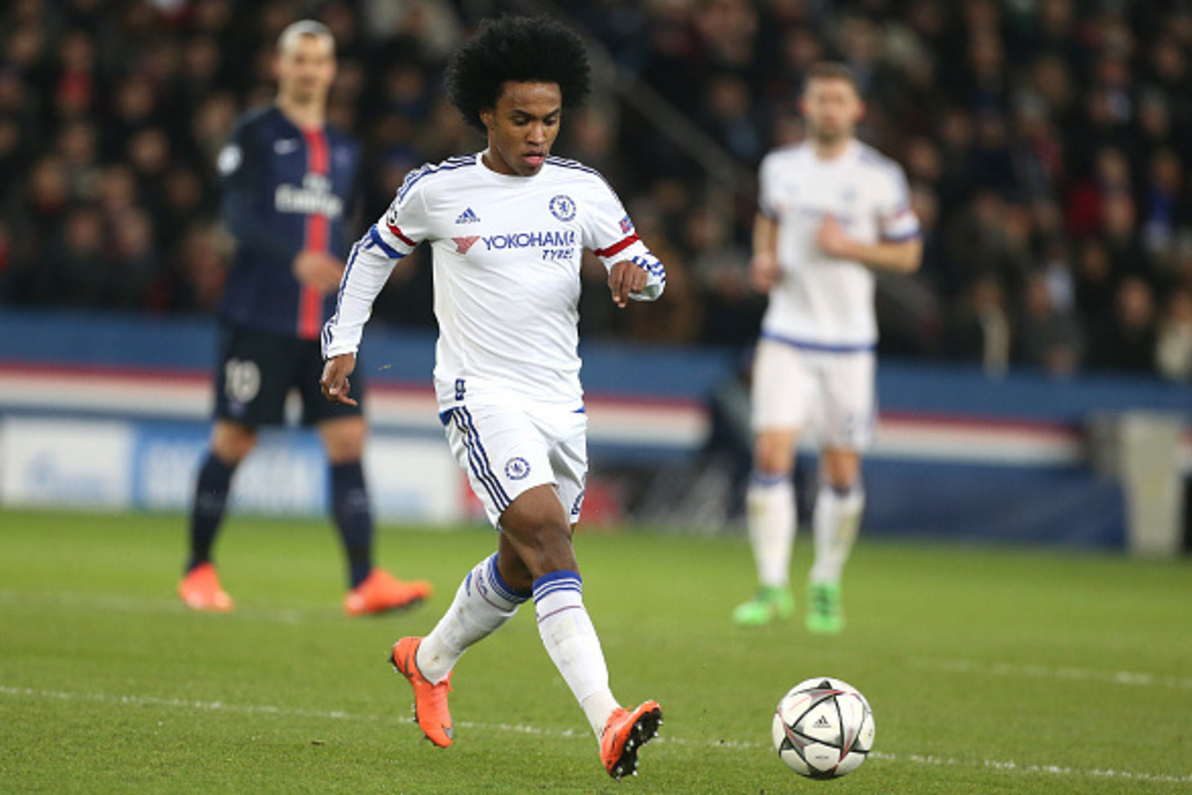 PARIS, FRANCE - FEBRUARY 16: Willian of Chelsea in action during during the UEFA Champions League round of 16 first leg match between Paris Saint-Germain (PSG) and Chelsea FC at Parc des Princes stadium on February 16, 2016 in Paris, France. (Photo by Jea
