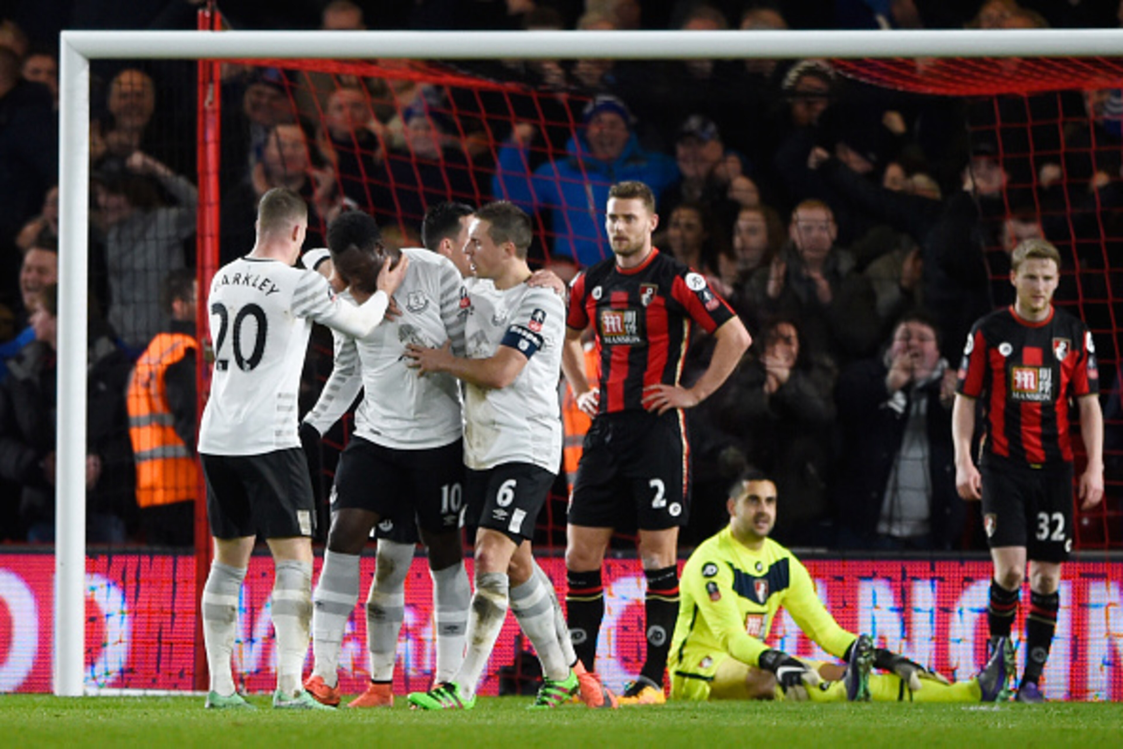 BOURNEMOUTH, ENGLAND - FEBRUARY 20: Romelu Lukaku (2nd L) of Everton celebrates scoring his team's second goal with his team mates during the Emirates FA Cup fifth round match between AFC Bournemouth and Everton at the Vitality Stadium on February 20, 20 BOURNEMOUTH, ENGLAND - FEBRUARY 20: Romelu Lukaku (2nd L) of Everton celebrates scoring his team's second goal with his team mates during the Emirates FA Cup fifth round match between AFC Bournemouth and Everton at the Vitality Stadium on February 20, 20