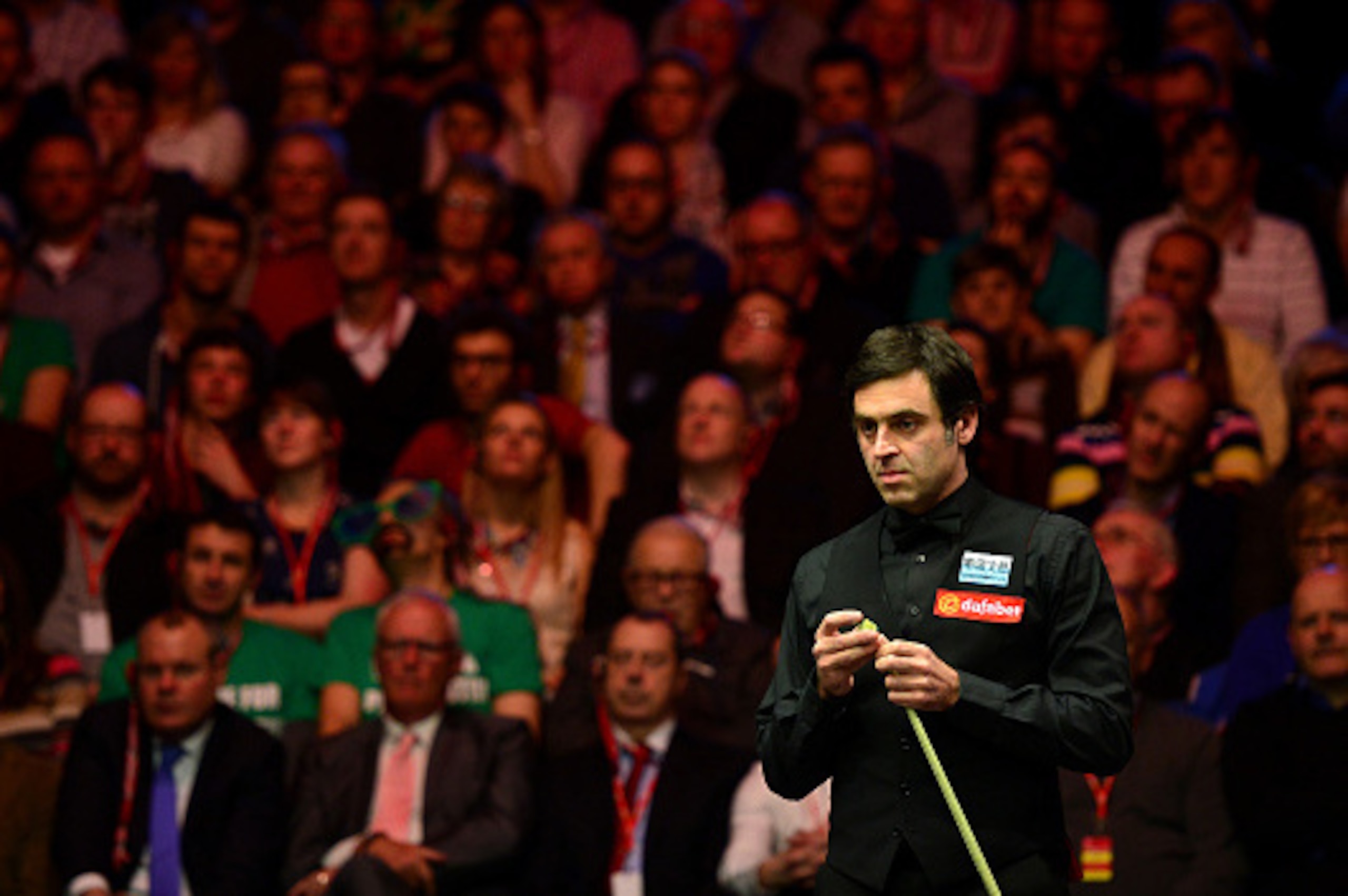 LONDON, ENGLAND - JANUARY 17: Ronnie O'Sullivan of England looks on during the Final match against Barry Hawkins of England during Day Eight of The Dafabet Masters at Alexandra Palace on January 17, 2016 in London, England. (Photo by Dan Mullan/Getty Im LONDON, ENGLAND - JANUARY 17: Ronnie O'Sullivan of England looks on during the Final match against Barry Hawkins of England during Day Eight of The Dafabet Masters at Alexandra Palace on January 17, 2016 in London, England. (Photo by Dan Mullan/Getty Im