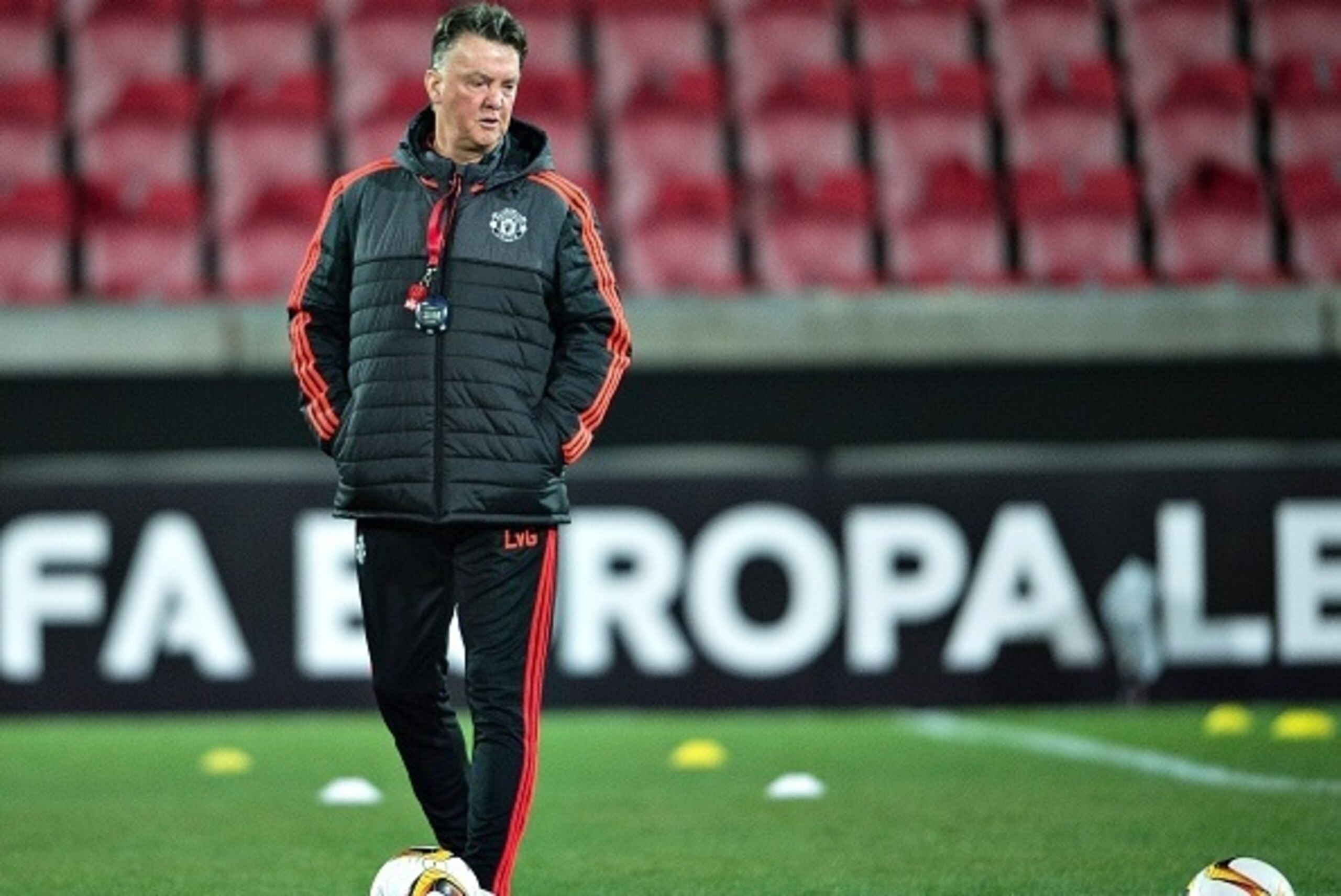 Manchester United coach Louis Van Gaal attends a training at MHC Arena in Hernin on February 17, 2016 prior to their Europa League Round of 32 football match against FC Midtjylland. / AFP / Scanpix Denmark / Henning Bagger / Denmark OUT        (Photo cred