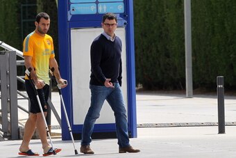 Barcelona's Argentinian midfielder Javier Mascherano (L) and doctor Ricard Pruna (R) arrive at the medical center of the FC Barcelona Sports Center Joan Gamper in Sant Joan Despi, near Barcelona, on April 3, 2013, a day after the UEFA Champions League qua