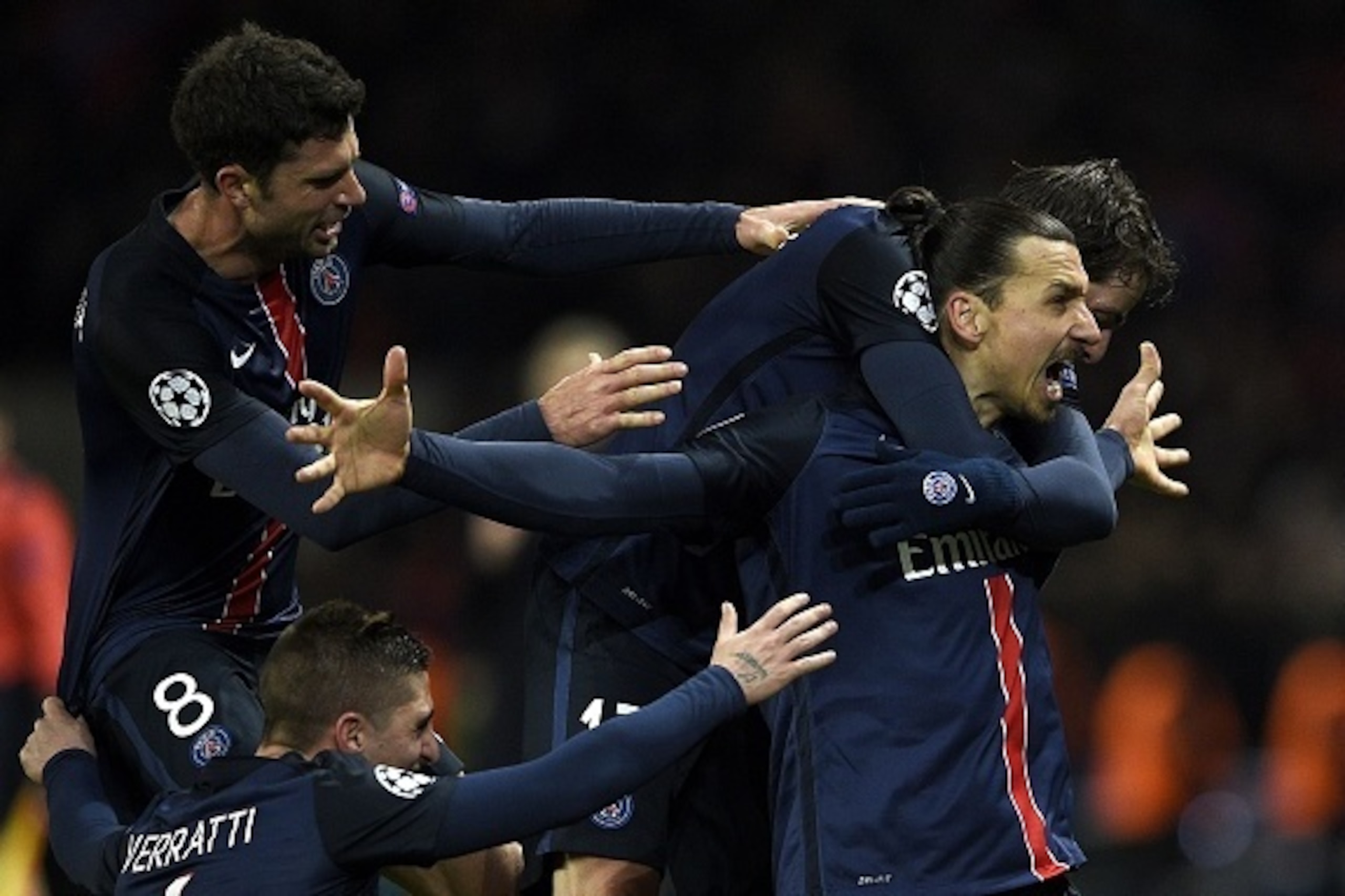 Paris Saint-Germain's Swedish forward Zlatan Ibrahimovic (R) celebrates with teammates after scoring a goal  during the Champions League round of 16 first leg football match between Paris Saint-Germain (PSG) and Chelsea FC on February 16, 2016, at the Par