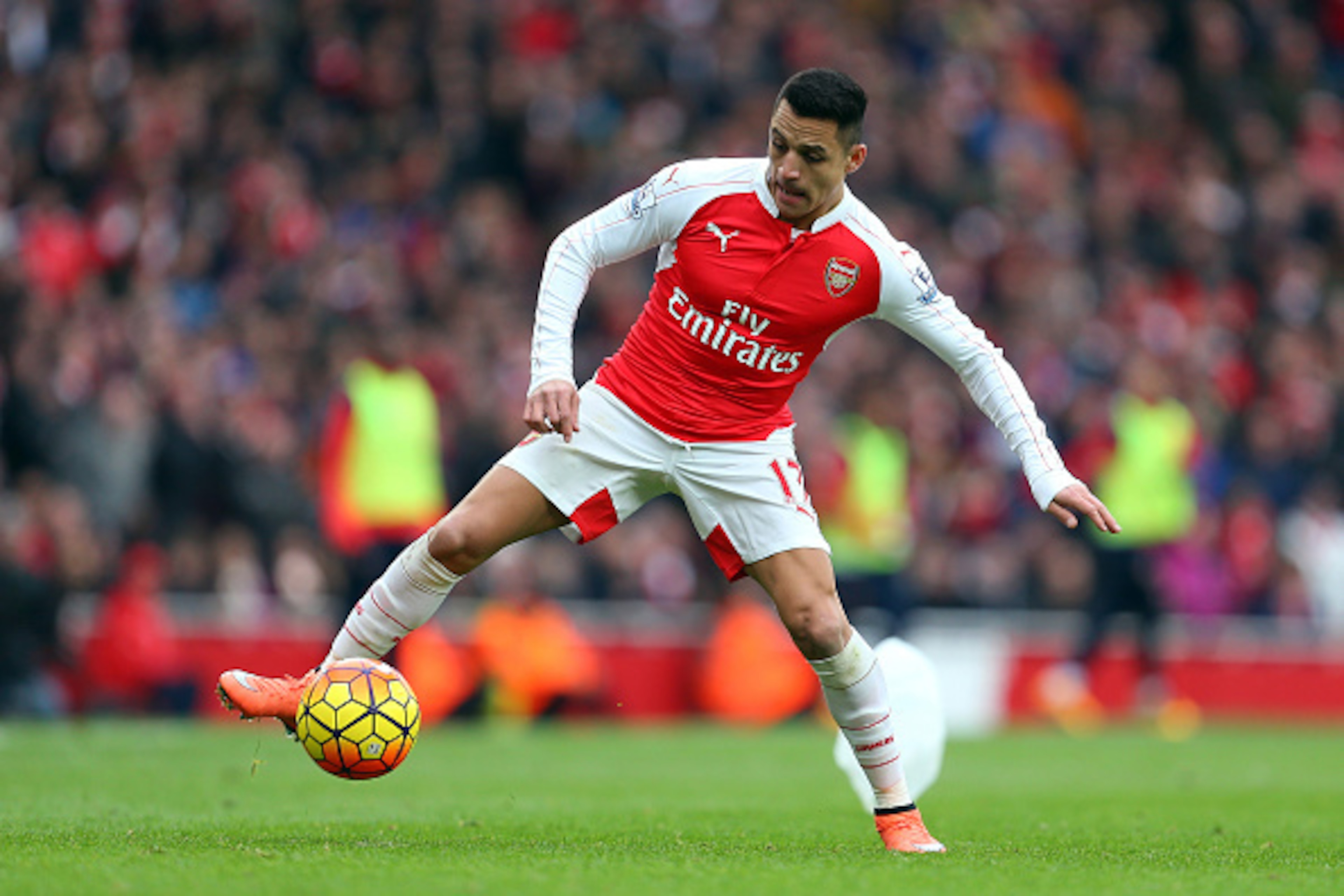 LONDON, ENGLAND - FEBRUARY 14 :  Alexis Sanchez of Arsenal during the Barclays Premier League match between Arsenal and Leicester City at the Emirates Stadium on February 14, 2016 in London, England.  (Photo by Catherine Ivill - AMA/Getty Images)