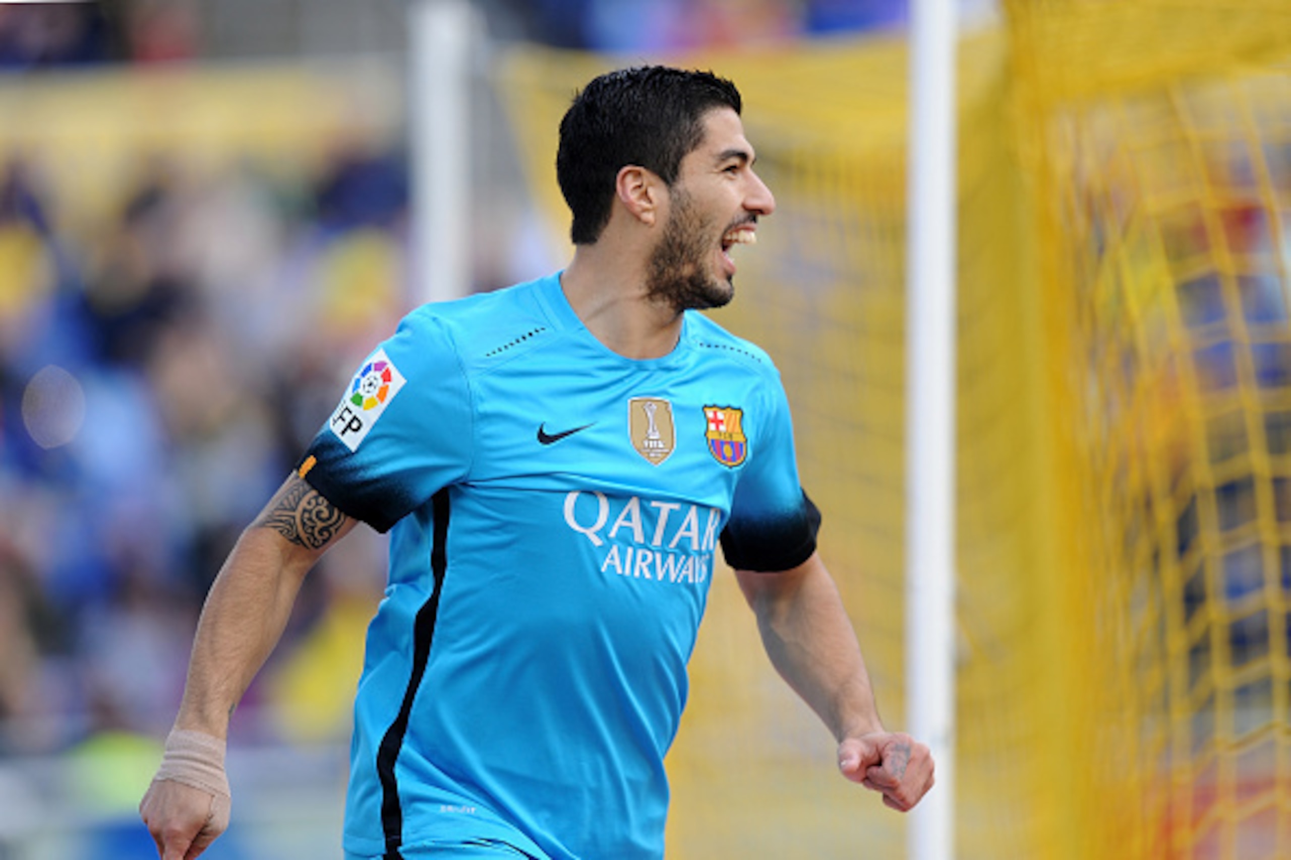 LAS PALMAS, SPAIN - FEBRUARY 20:  Luis Suarez of FC Barcelona celebrates after scoring his team's opening goal during the La Liga match between UD Las Palmas and FC Barcelona at Estadio Gran Canaria on February 20, 2016 in Las Palmas, Spain.  (Photo by De