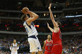 DALLAS, TX - JANUARY 23:  Dirk Nowitzki #41 of the Dallas Mavericks takes a shot against Pau Gasol #16 of the Chicago Bulls at American Airlines Center on January 23, 2015 in Dallas, Texas.  NOTE TO USER: User expressly acknowledges and agrees that, by do