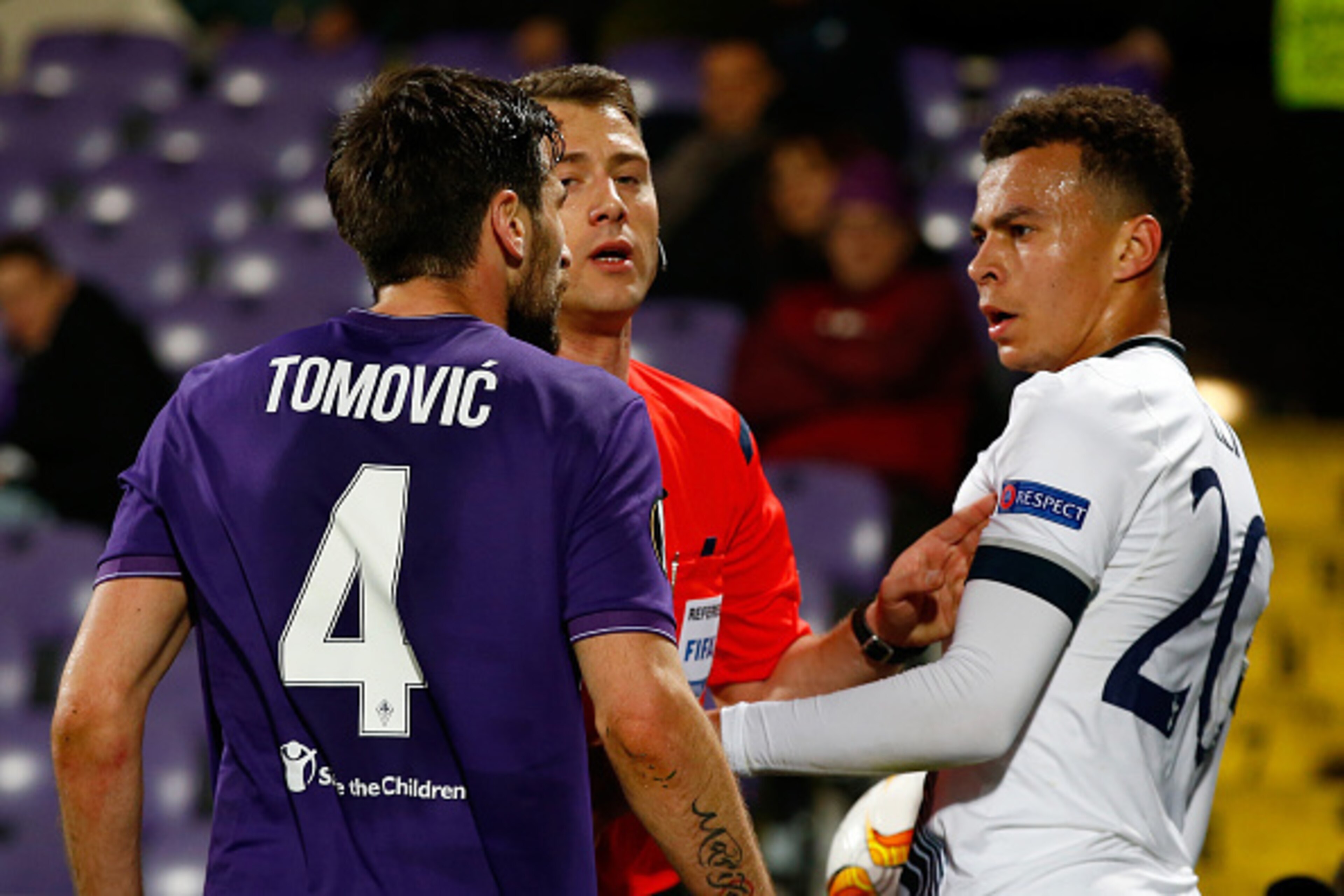 FLORENCE, ITALY - FEBRUARY 18: Dele Alli of Tottenham Hotspur comes together with Nenad Tomovic of Fiorentina after a challenge during the UEFA Europa League round of 32 first leg match between Fiorentina and Tottenham Hotspur at Stadio Artemio Franchi o FLORENCE, ITALY - FEBRUARY 18: Dele Alli of Tottenham Hotspur comes together with Nenad Tomovic of Fiorentina after a challenge during the UEFA Europa League round of 32 first leg match between Fiorentina and Tottenham Hotspur at Stadio Artemio Franchi o