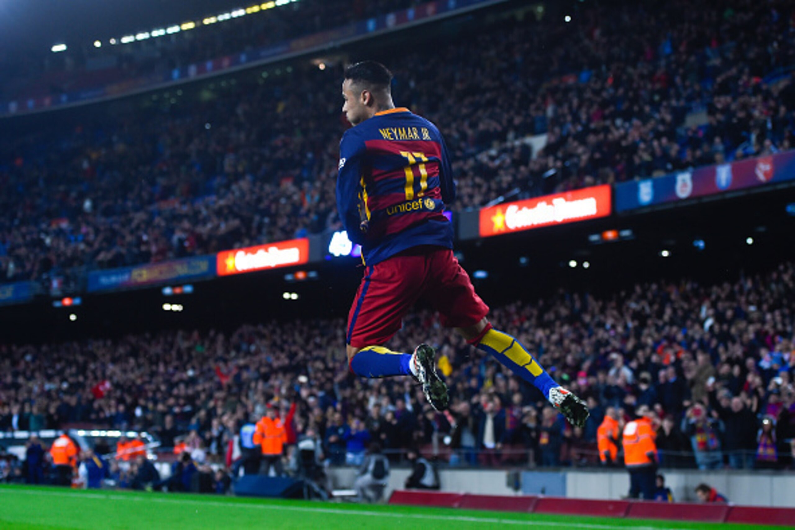 BARCELONA, SPAIN - FEBRUARY 14:  Neymar of FC Barcelona celebrates after scoring his team's sixth goal during the La Liga match between FC Barcelona and Celta Vigo at Camp Nou on February 14, 2016 in Barcelona, Spain.  (Photo by David Ramos/Getty Images)