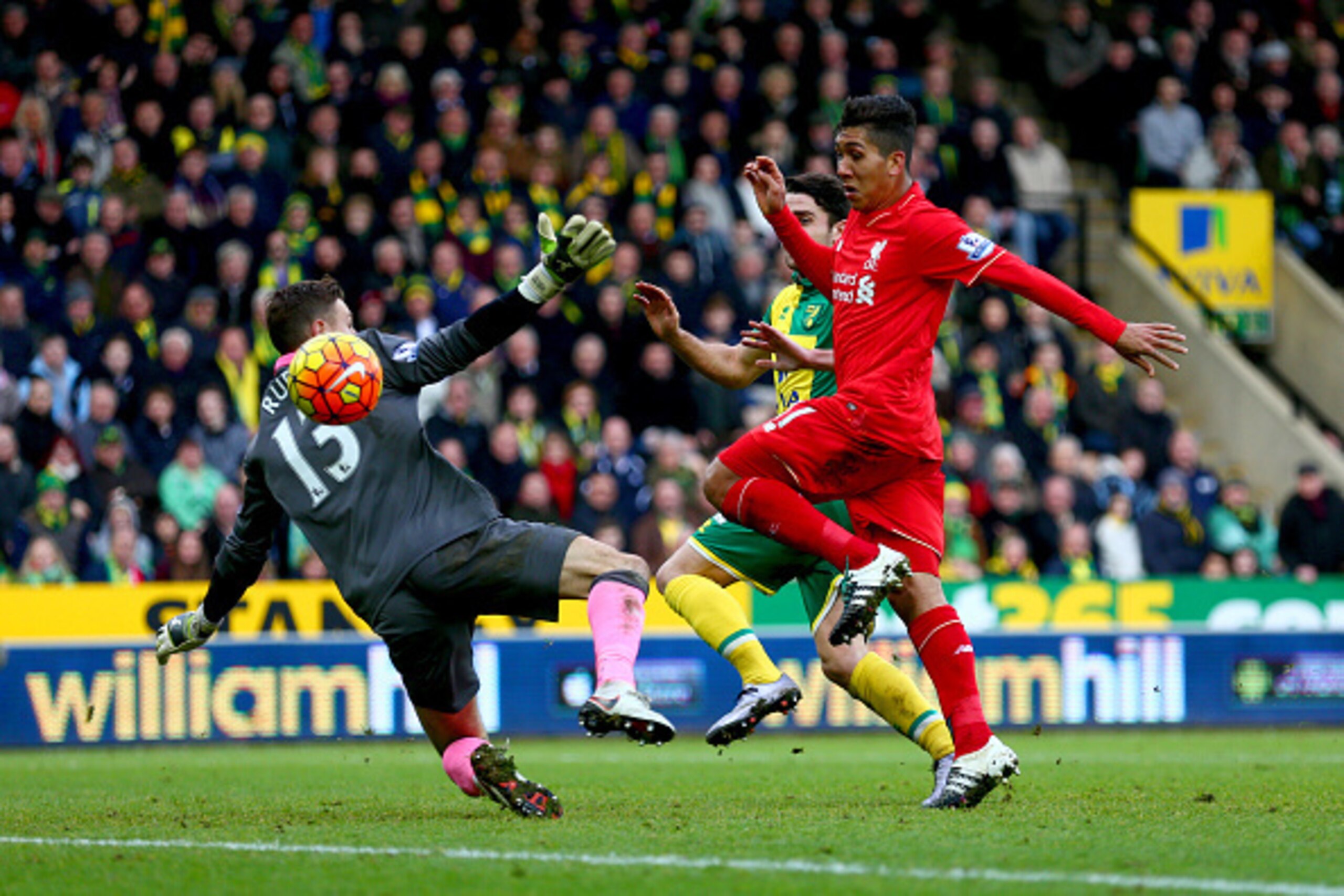NORWICH, ENGLAND - JANUARY 23:  Roberto Firmino of Liverpool scores his team's third goal during the Barclays Premier League match between Norwich City and Liverpool at Carrow Road on January 23, 2016 in Norwich, England.  (Photo by Clive Mason/Getty Imag