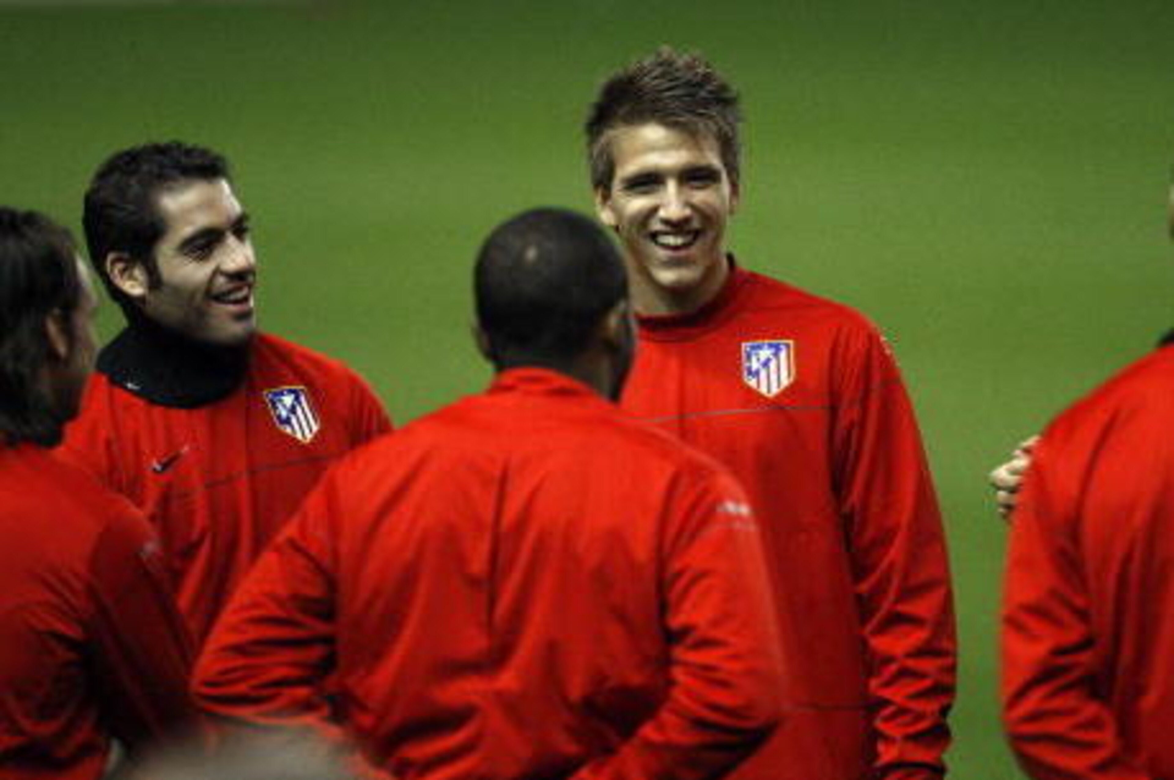 Atletico Madrid's Spanish midfielder Ignacio Camacho (C) laughs with team mates during a training session at Anfield in Liverpool, north west England on November 3, 2008. Atletico Madrid take on Liverpool in their UEFA Champions League football match on N