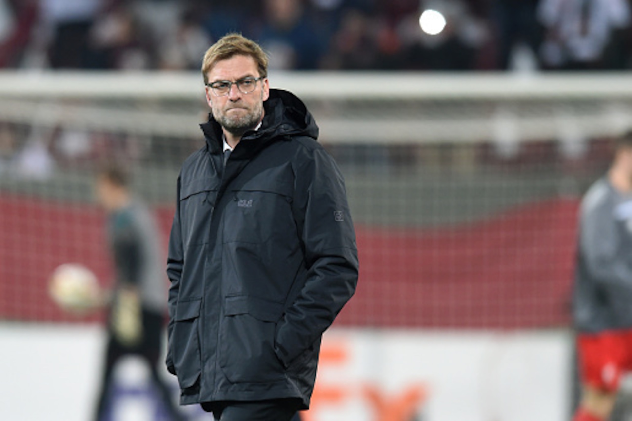 Liverpool's German headcoach Juergen Klopp follows the warm up ahead of the UEFA Europa League Round of 32 football match between FC Augsburg and Liverpool FC in Augsburg, southern Germany on February 18, 2016. 

 / AFP / Christof STACHE        (Photo cre