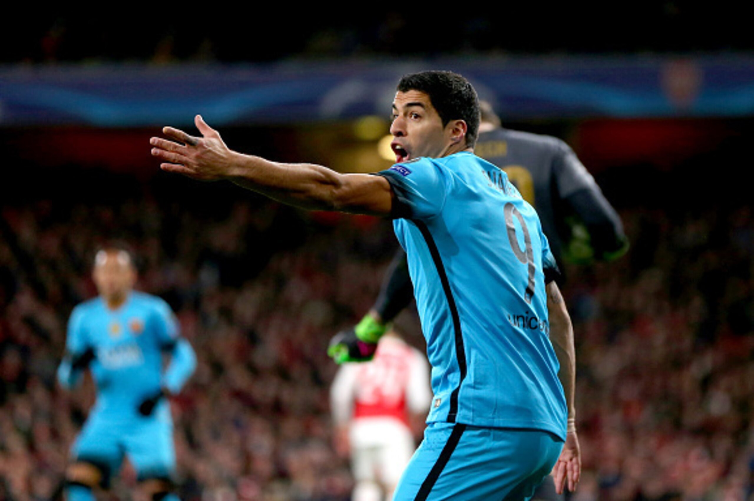 LONDON, ENGLAND - FEBRUARY 23 :  Luis Suarez of FC Barcelona reacts during the UEFA Champions League match between Arsenal and Barcelona at the Emirates Stadium on February 23, 2016 in London, United Kingdom.  (Photo by Catherine Ivill - AMA/Getty Images)