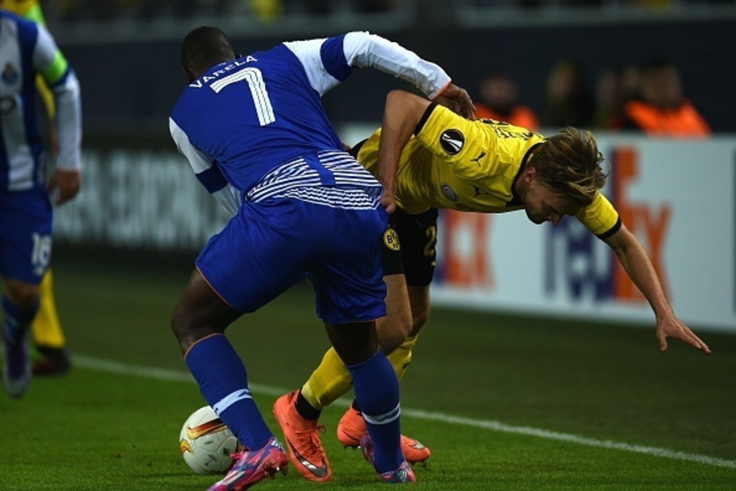 Dortmund's defender Marcel Schmelzer (R) vies with Porto´s Silvestre Varela during the UEFA Europa League Round of 32 football match between Borussia Dortmund and FC Porto in Dortmund, western Germany on February 18, 2016. 

 / AFP / PATRIK STOLLARZ      