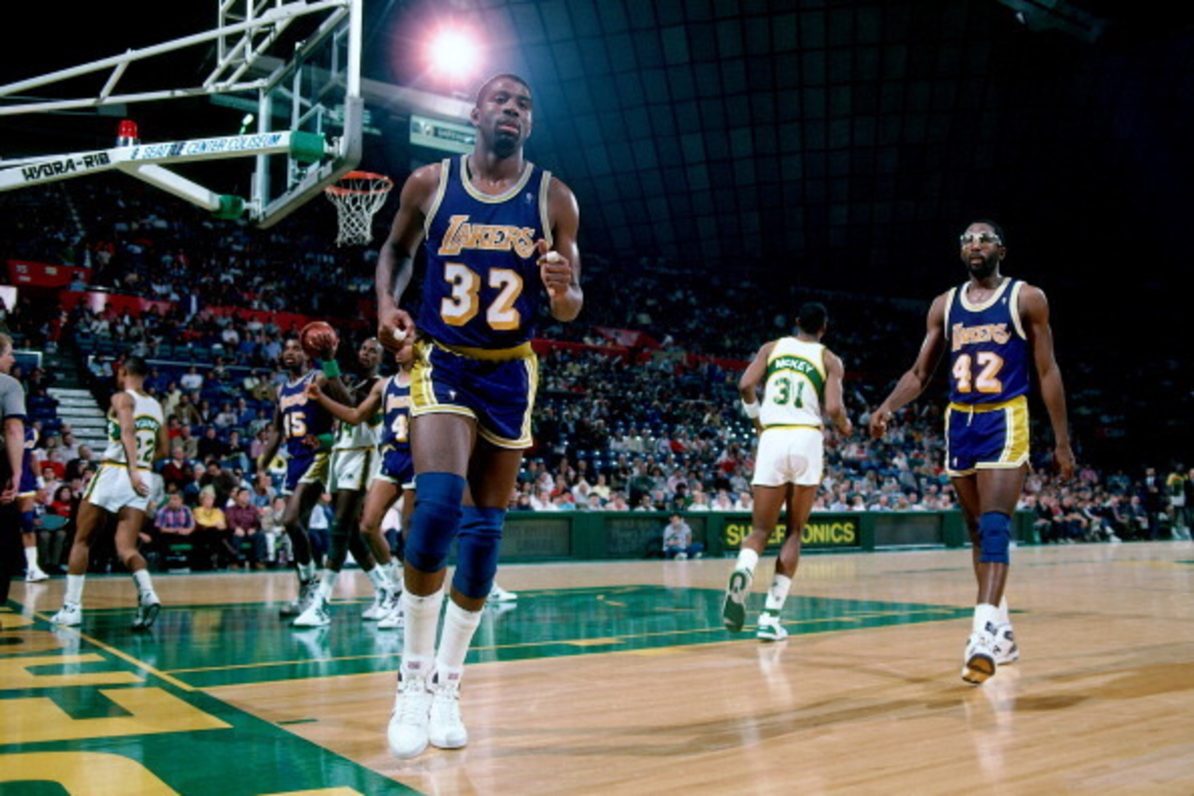 SEATTLE, WA - 1988: Magic johnson #32 and James Worthy #42 of the Los Angeles Lakers walk against the Seattle Supersonics at the Seattle Coliseum in Seattle, Washington circa 1988. NOTE TO USER: User expressly acknowledges and agrees that, by downloading SEATTLE, WA - 1988: Magic johnson #32 and James Worthy #42 of the Los Angeles Lakers walk against the Seattle Supersonics at the Seattle Coliseum in Seattle, Washington circa 1988. NOTE TO USER: User expressly acknowledges and agrees that, by downloading