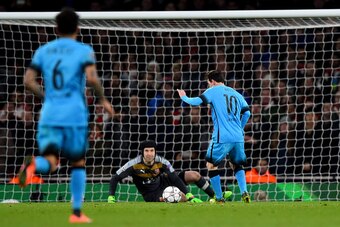 LONDON, ENGLAND - FEBRUARY 23:  Lionel Messi of Barcelona scores the opening goal past goalkeeper Petr Cech of Arsenal during the UEFA Champions League round of 16, first leg match between Arsenal FC and FC Barcelona at the Emirates Stadium on February 23
