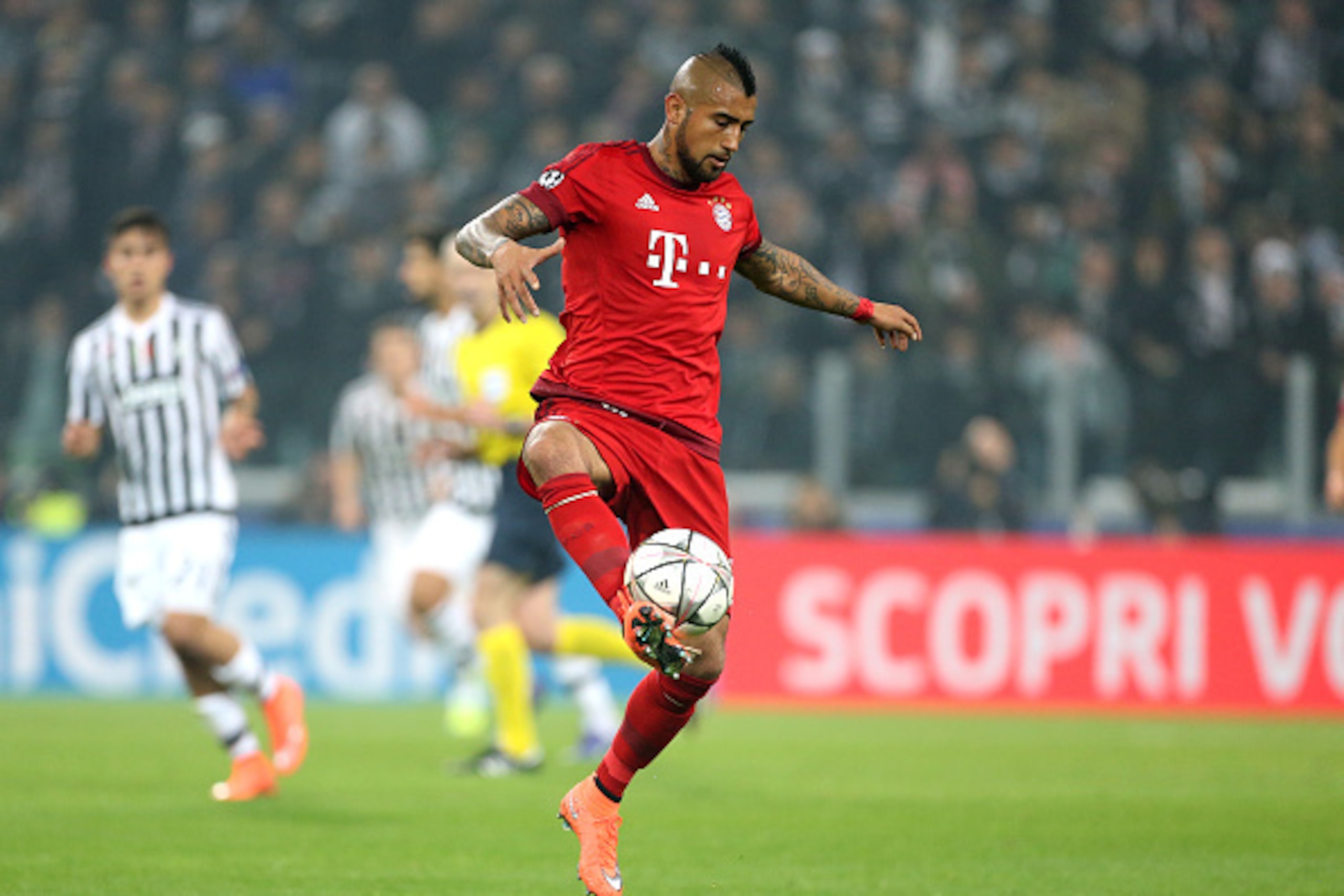 TURIN, ITALY - FEBRUARY 23: Arturo Vidal of Bayern Muenchen in action during the UEFA Champions League Round of 16 first leg match between Juventus Turin and Bayern Muenchen (Bayern Munich) at Juventus Stadium on February 23, 2016 in Turin, Italy. (Photo TURIN, ITALY - FEBRUARY 23: Arturo Vidal of Bayern Muenchen in action during the UEFA Champions League Round of 16 first leg match between Juventus Turin and Bayern Muenchen (Bayern Munich) at Juventus Stadium on February 23, 2016 in Turin, Italy. (Photo