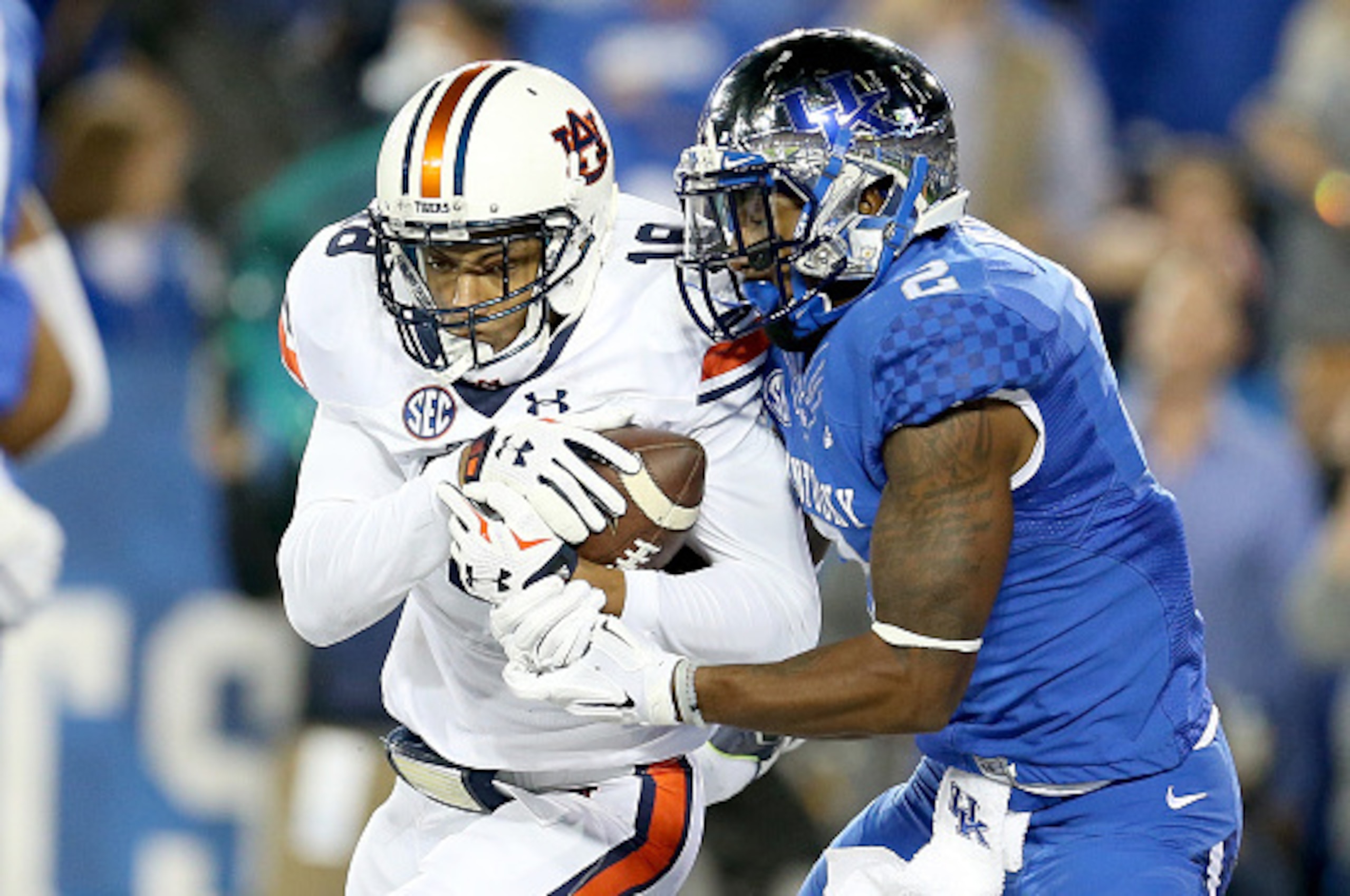 LEXINGTON, KY - OCTOBER 15:  T Carlton Davis #18 of the Auburn Tigers intercepts a pass in the endzone against the Kentucky Wildcats at Commonwealth Stadium on October 15, 2015 in Lexington, Kentucky.  (Photo by Andy Lyons/Getty Images)