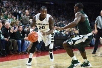 Dec 22, 2015; Auburn Hills, MI, USA; Oakland Golden Grizzlies guard Kahlil Felder (20) during the game against the Michigan State Spartans at The Palace of Auburn Hills. Michigan State won 99-93 in overtime. Mandatory Credit: Tim Fuller-USA TODAY Sports
