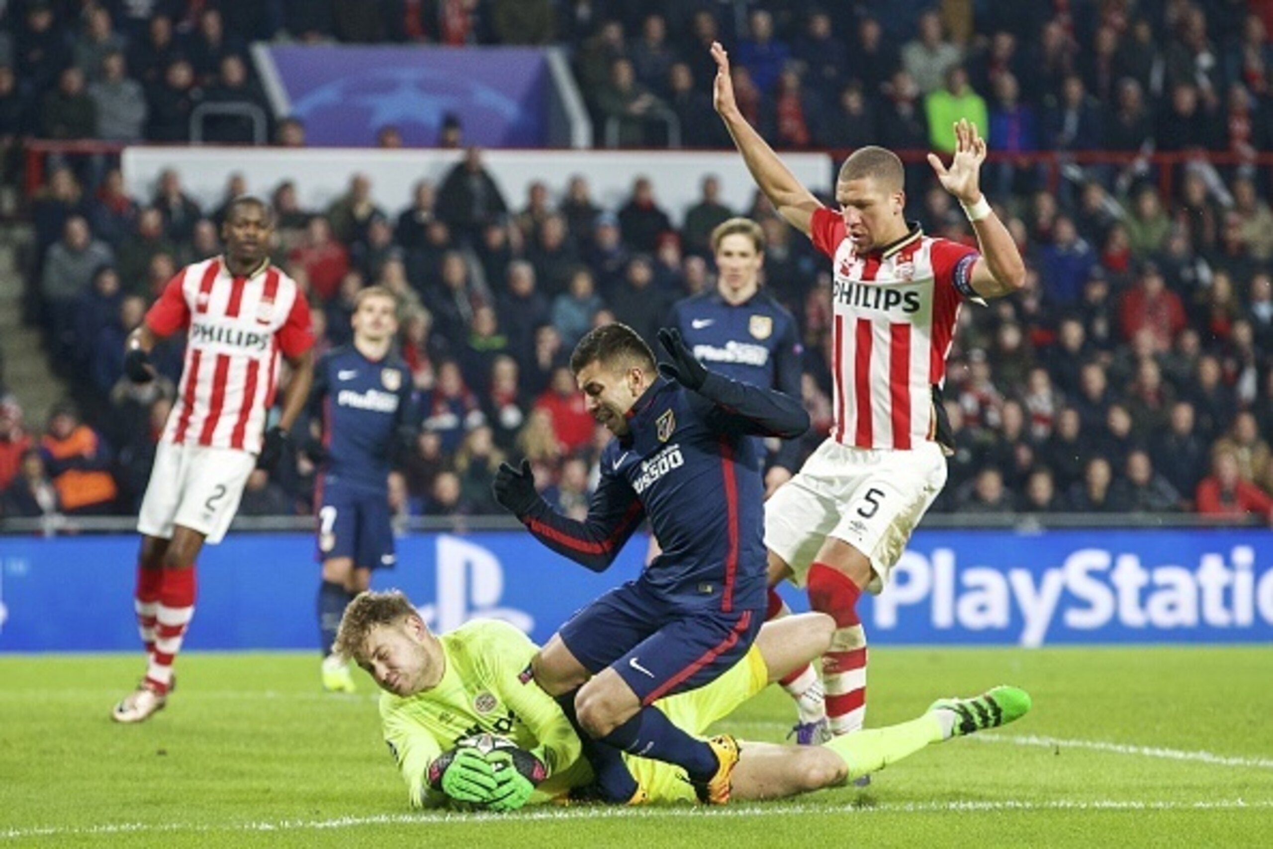 (L-R) goalkeeper Jeroen Zoet of PSV, Angel Correa of Club Atletico de Madrid, Jeffrey Bruma of PSV during the UEFA Champions League Round of 16, First leg match between PSV Eindhoven and Atletico Madrid on February 24, 2016 at the Philips stadium in Eindh