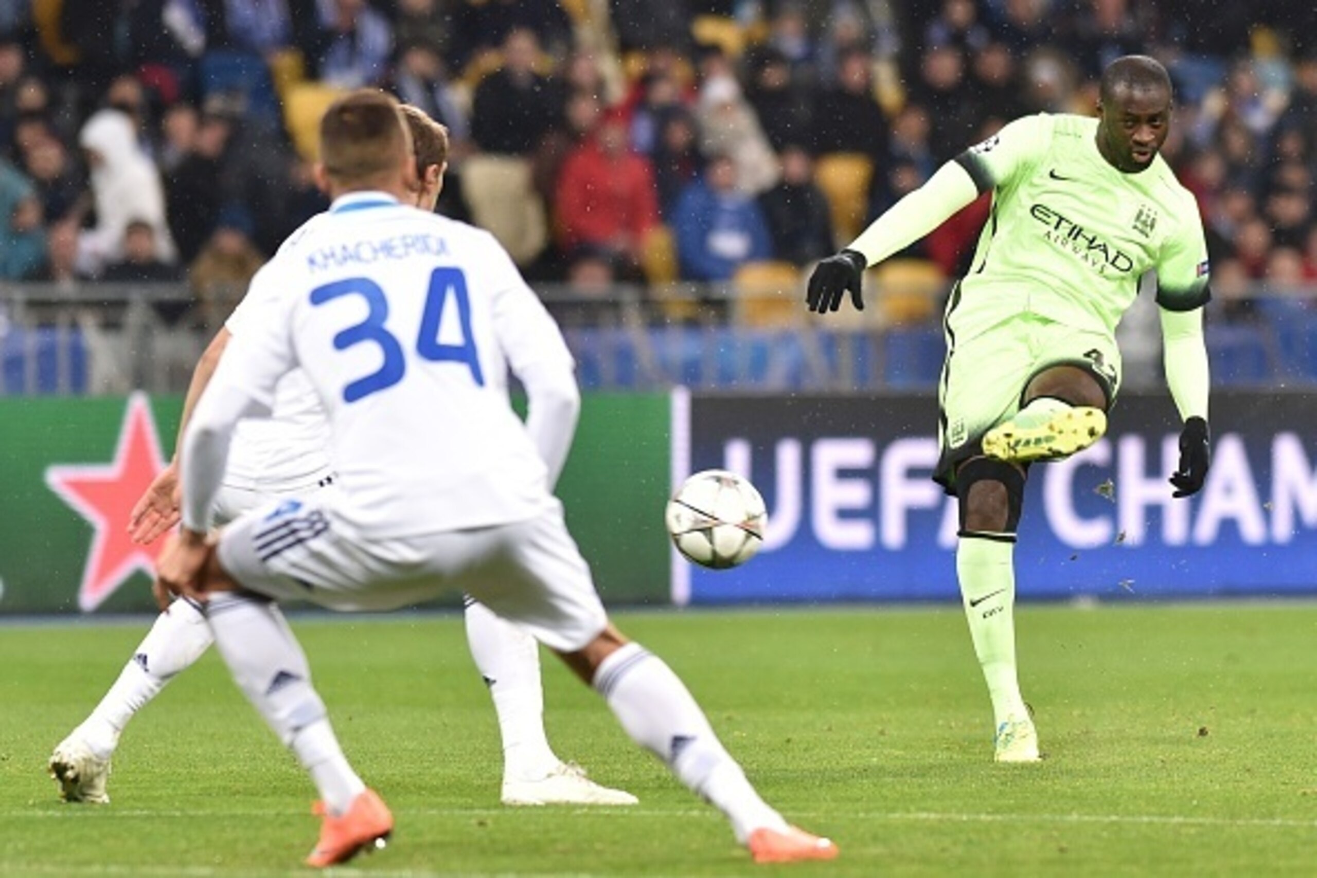 Manchester City's Ivorian midfielder Yaya Toure (R) kicks the ball during the UEFA Champions league round of 16, first leg, football match FC Dynamo Kyiv vs Manchester City  FC at the NSC Olimpiski stadium in Kiev on February 24, 2016.  AFP PHOTO / GENYA 